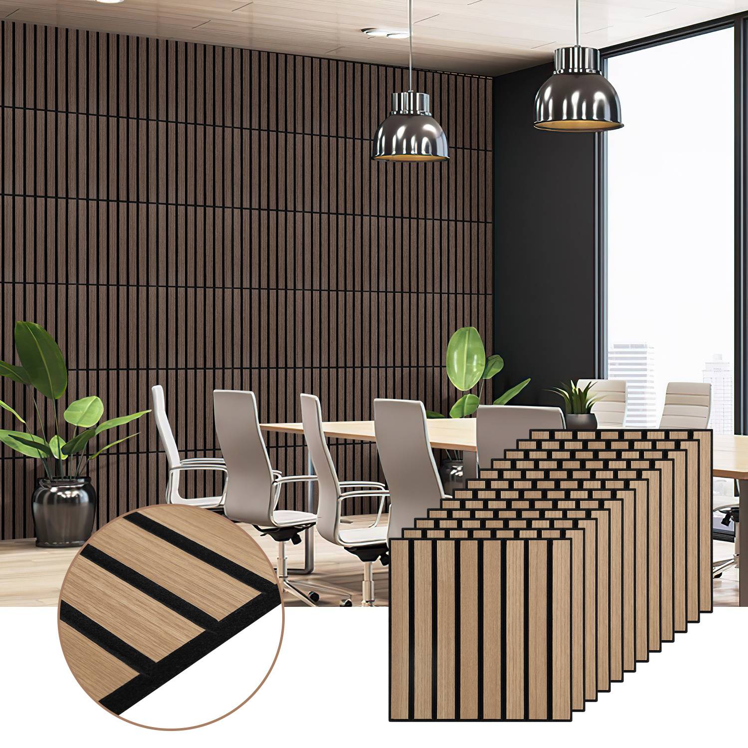 Ein moderner Konferenzraum mit Holzlamellenwänden, einem langen Tisch, der von Stühlen umgeben ist, und hängenden Metallleuchten.