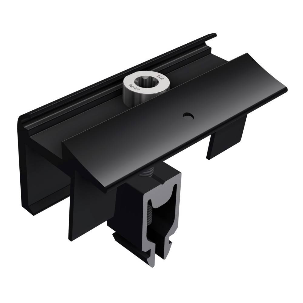 Eine schwarze Metallklemme mit einer Schraube und einer Schiene, wahrscheinlich zum Befestigen von Platten oder Komponenten in Bau- oder Montageumgebungen verwendet.