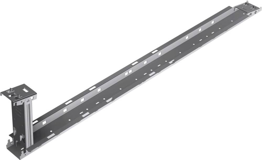 Ein langer, schmaler metallischer Gegenstand mit gleichmäßig verteilten Schlitzen und Löchern entlang seiner Länge, möglicherweise ein Trägerbalken oder eine Montageschiene.