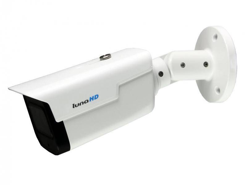 Sicherheitskamera mit der Bezeichnung 'luna HD', an einem weißen Wandhalterung montiert, deutet auf moderne Überwachungsausrüstung hin.