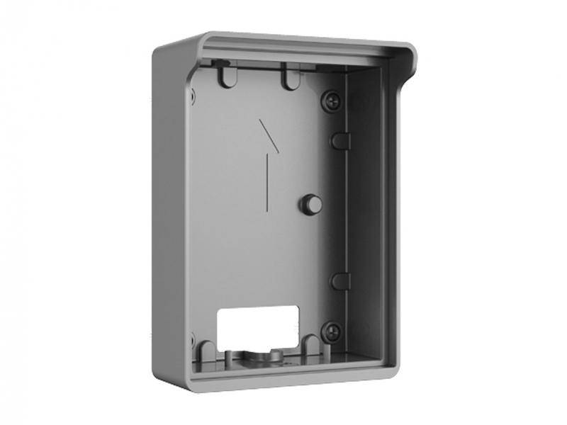 Graue, an der Wand montierte elektrische Schalttafel mit offener Vorderseite, Montierungslaschen und internen Schraubenlöchern.