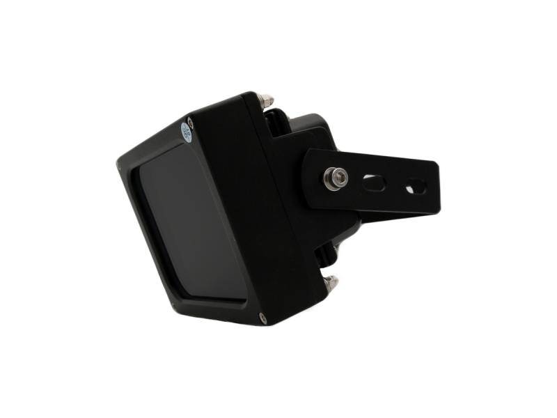 Schwarzes rechteckiges, an der Wand montiertes Gerät oder Sensor mit verstellbarer Halterung auf weißem Hintergrund.