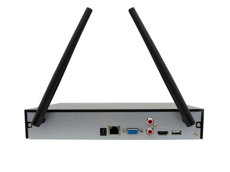 Ein silberfarbenes elektronisches Gerät mit zwei Antennen und mehreren Anschlüssen, darunter HDMI, VGA, Ethernet und Audioeingänge, von der Rückseite gezeigt.