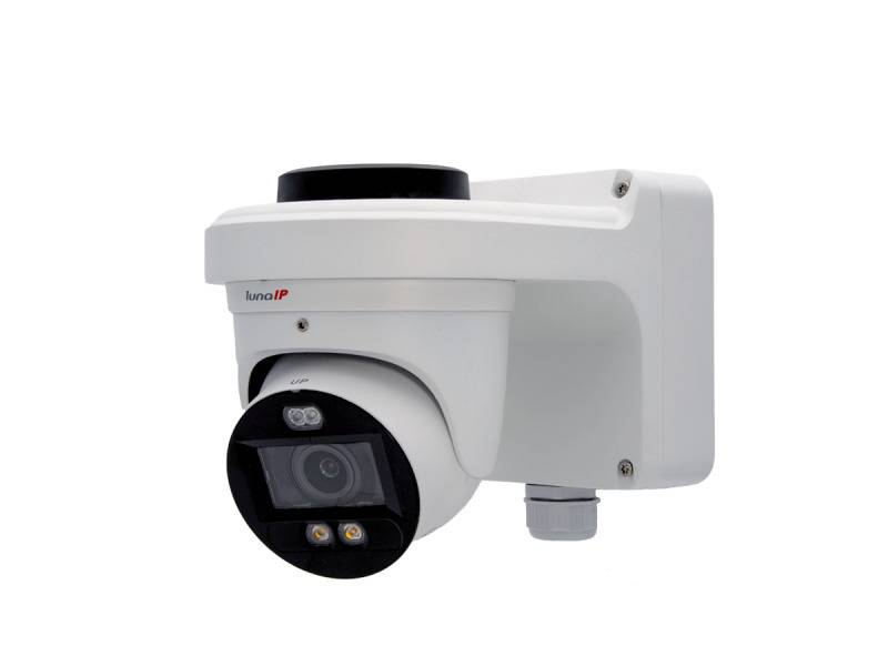Eine weiße Sicherheitskamera mit schwarzem Objektivgehäuse und LED-Leuchten, an einem Wandhalterung montiert, mit der Aufschrift 'lunaIP' an der Seite.