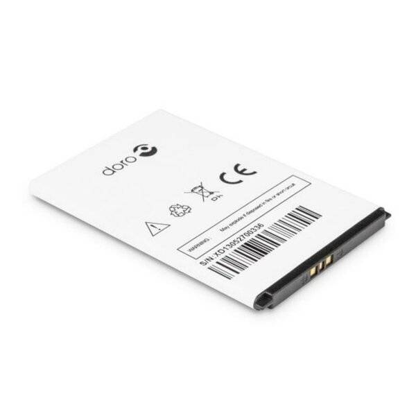 Weiße Doro-Telefonbatterie mit Warnsymbolen, CE-Kennzeichnung und Barcode, perspektivisch auf einfachem weißem Hintergrund dargestellt.