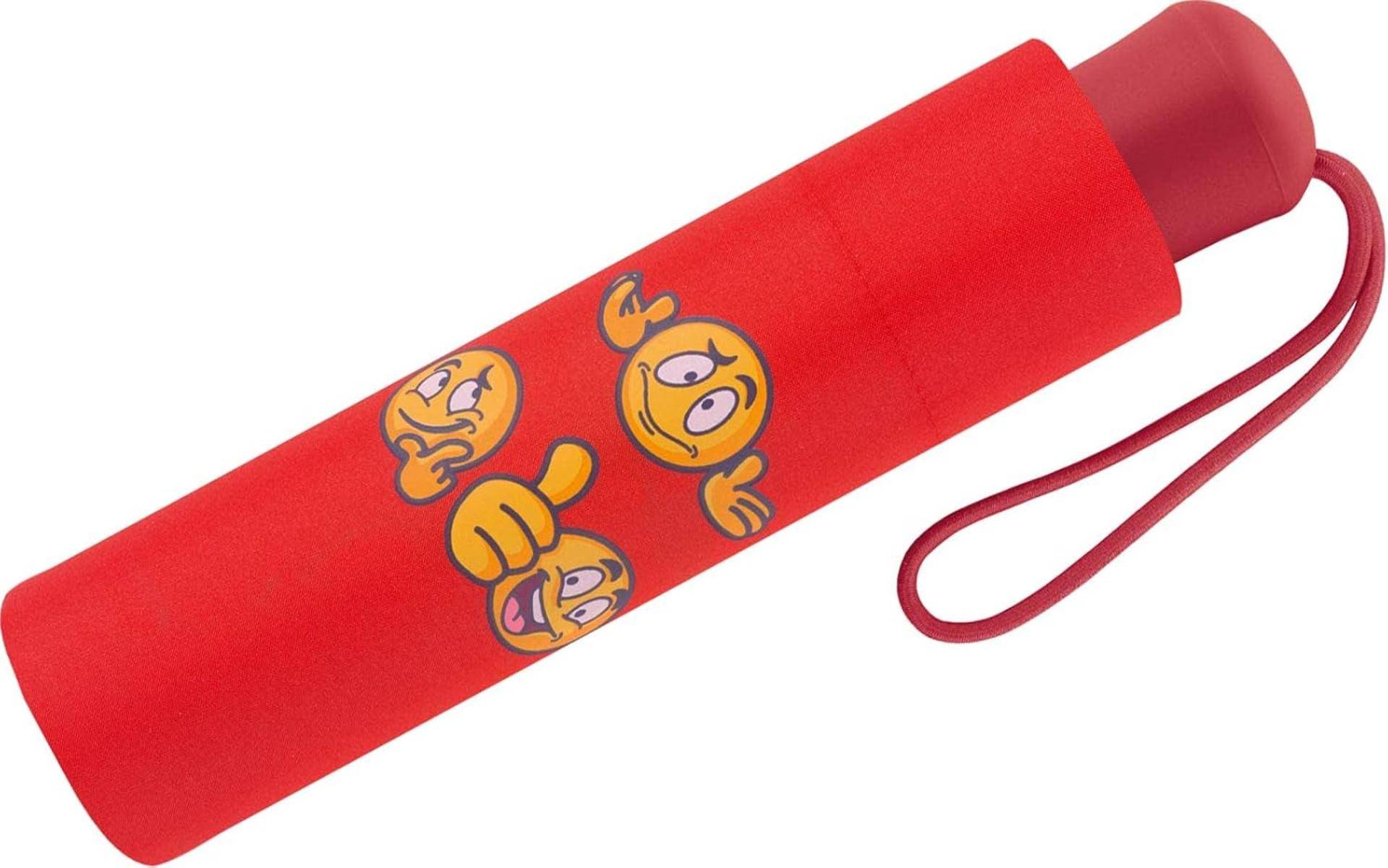 Ein roter gefalteter Regenschirm mit drei gelben Smileys in verschiedenen Gesichtsausdrücken und einer roten Schlaufentrageschlaufe.