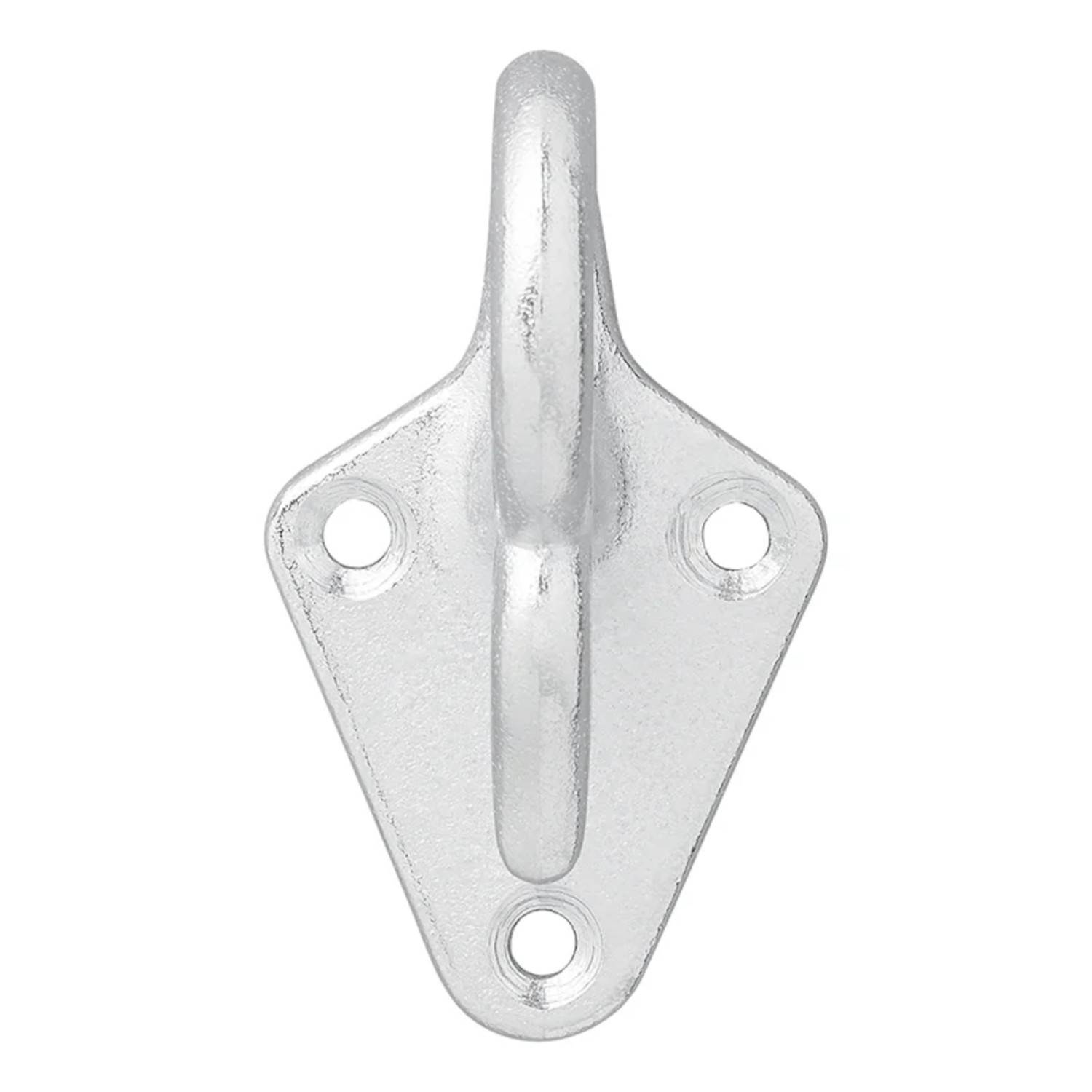 Ein Metallhaken, montiert auf einer dreieckigen Basis mit drei Löchern, der zum Aufhängen oder Befestigen verwendet wird, von vorne betrachtet.