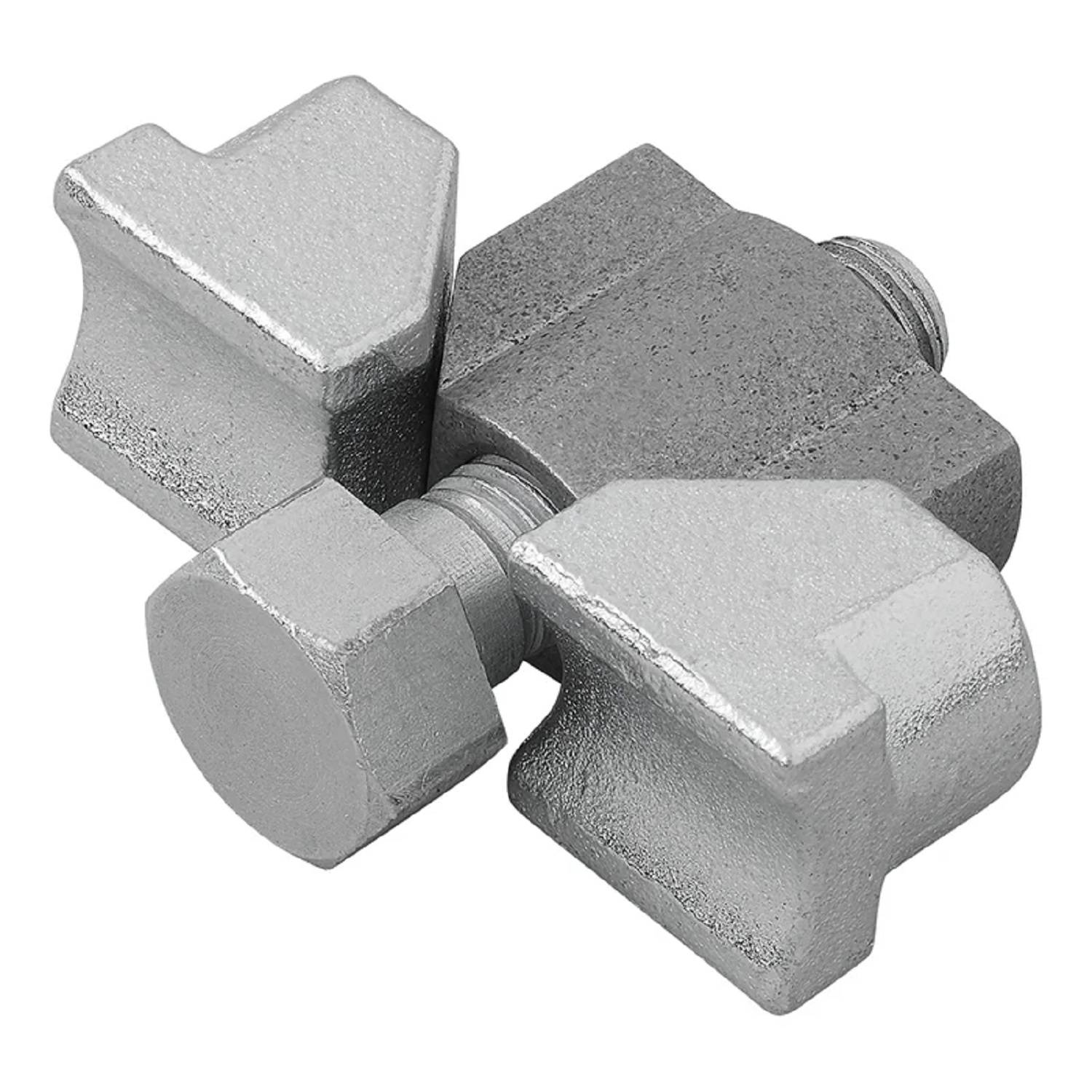 Eine silberne Metallklemme mit zwei Flügelschrauben befindet sich in geschlossenem Zustand und wird verwendet, um Objekte sicher zusammenzuhalten oder zu befestigen.