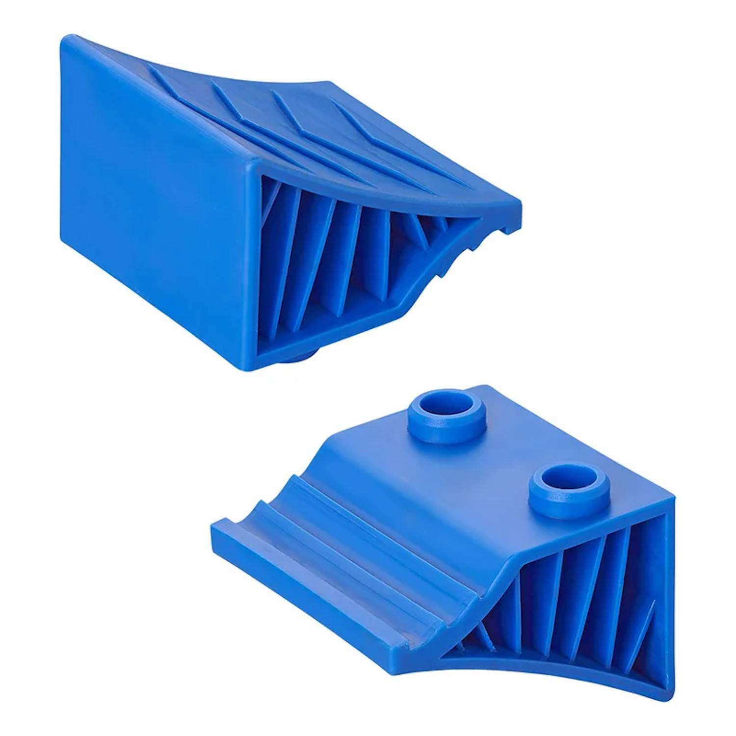 Zwei blaue Kunststoff-LEGO-Rampenteile mit Rillen und Noppen auf der Oberfläche für Verbindungselemente.