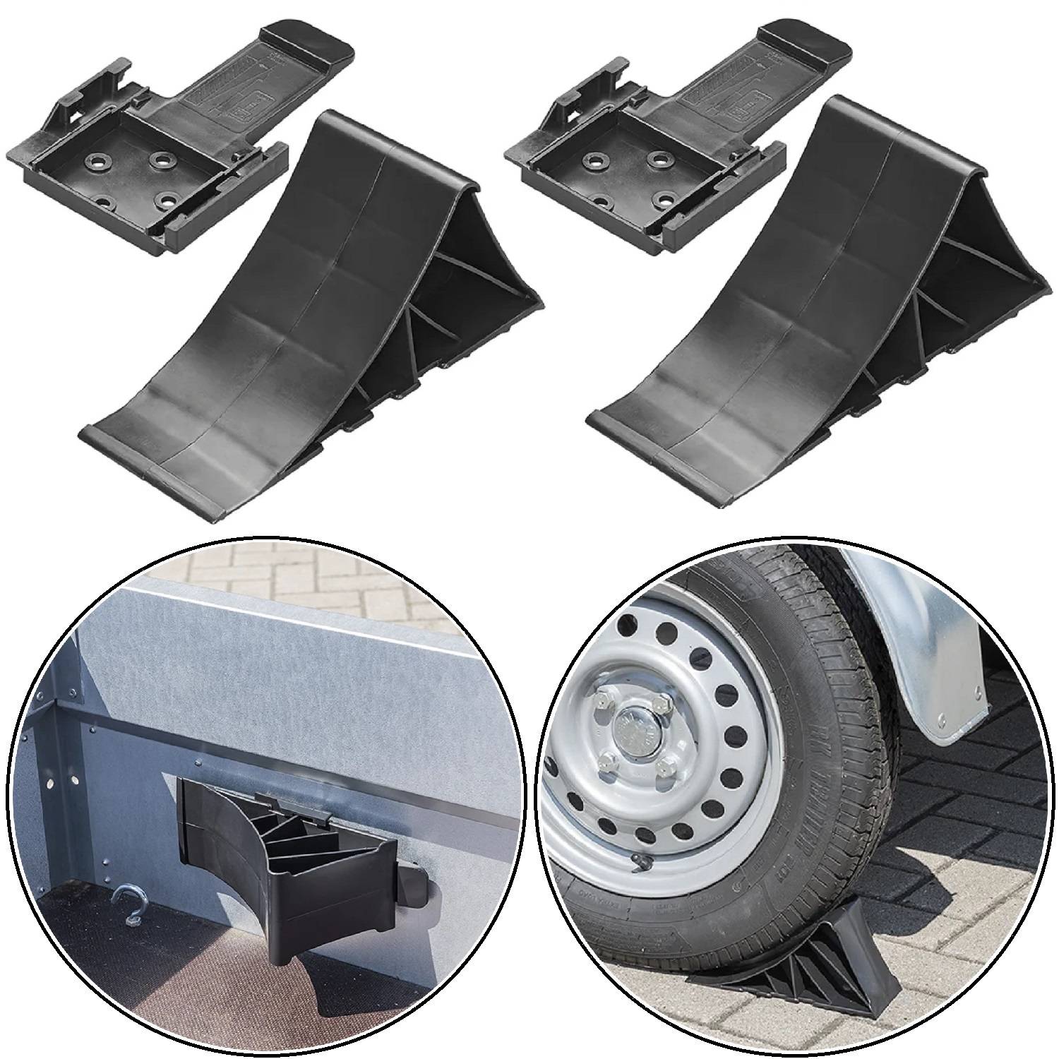 Satz von vier schwarzen Radkeilen mit Halterungen. Untere Einblendung zeigt Radkeilhalterung an einem Fahrzeug angebracht; obere Einblendung zeigt Radkeil in Gebrauch.
