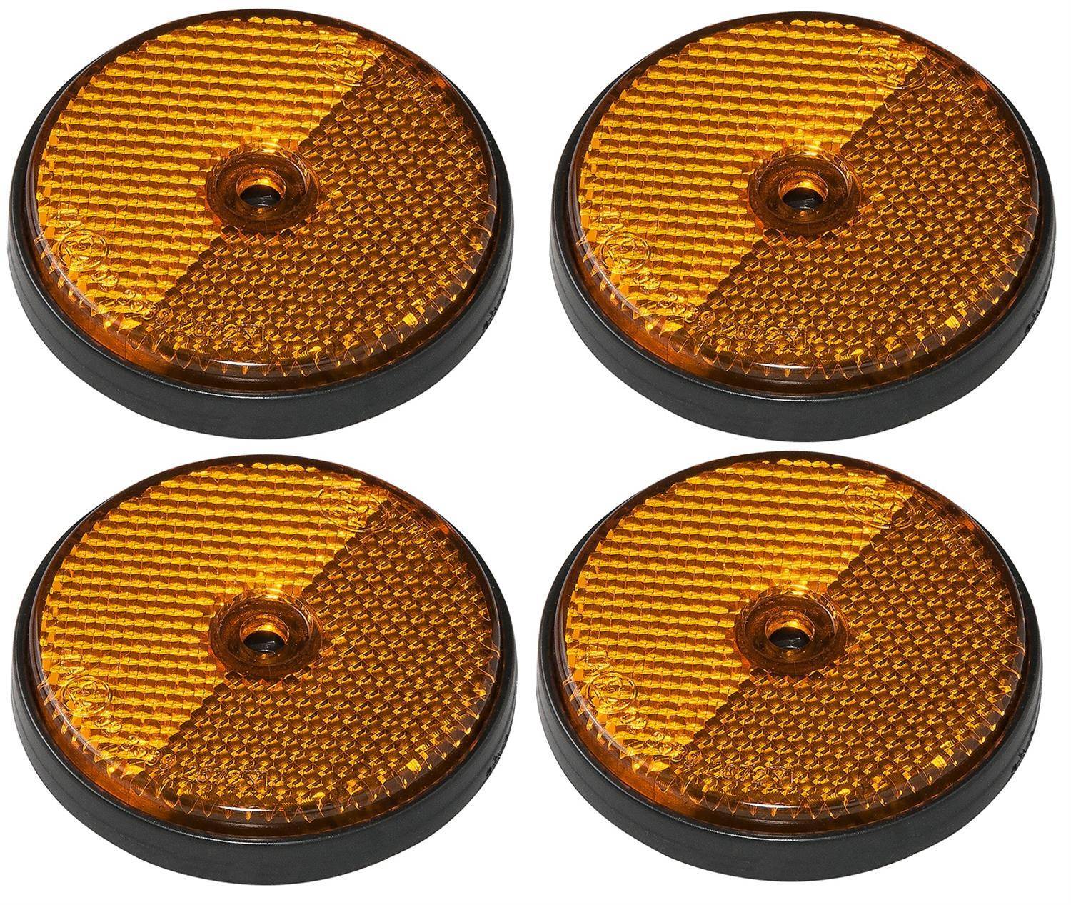 Vier runde, bernsteinfarbene Reflektoren mit strukturierter Oberfläche sind in einem Rastermusters auf einem weißen Hintergrund angeordnet.