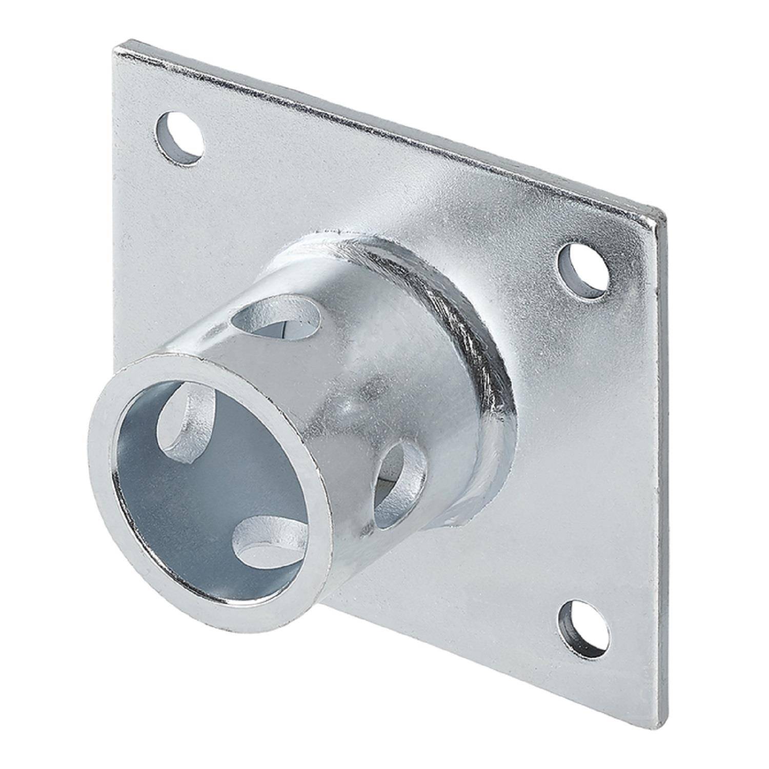 Eine quadratische Metallflansch mit einer zylindrischen Erweiterung, die kreisförmige Löcher aufweist.