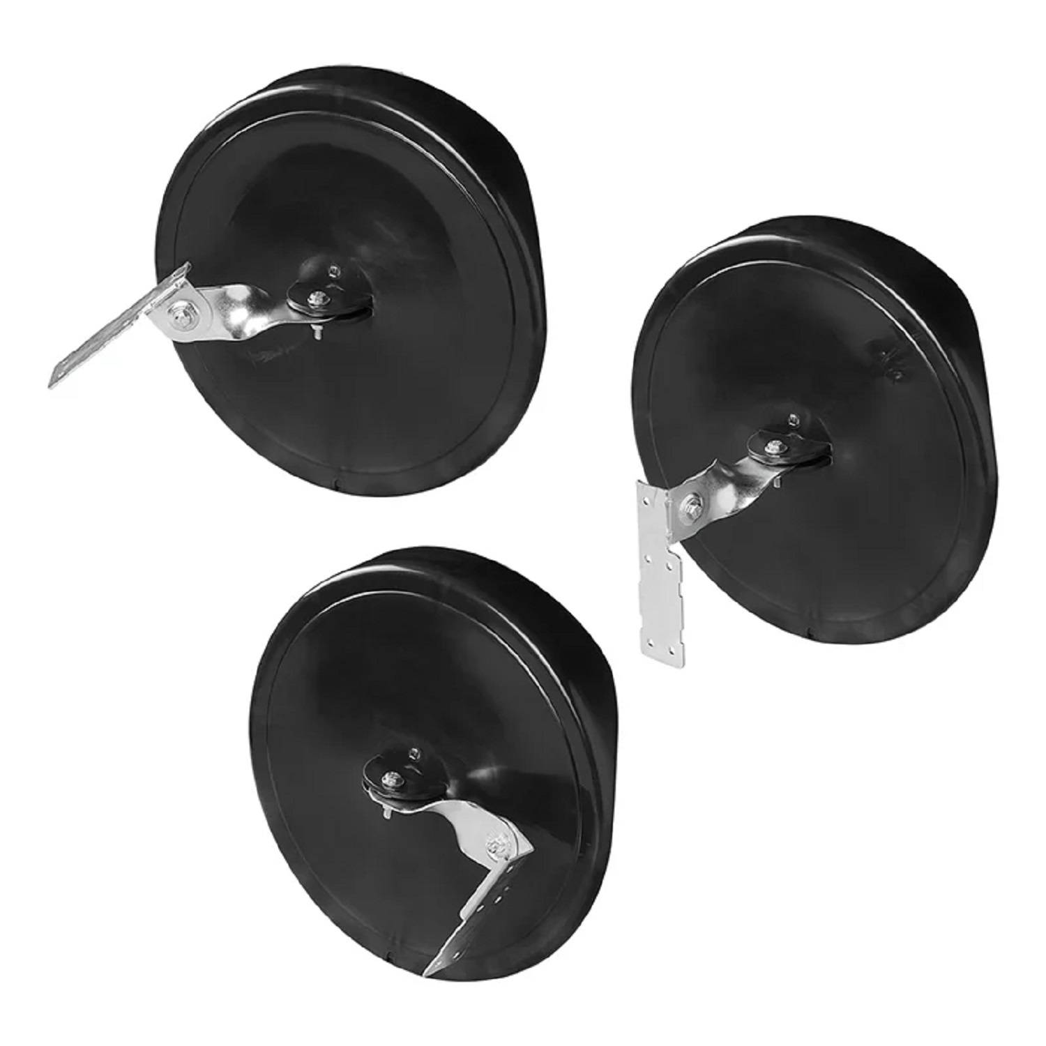 Drei schwarze Kabeltrommeln mit Metallhalterungen werden aus verschiedenen Blickwinkeln vor einem weißen Hintergrund gezeigt.