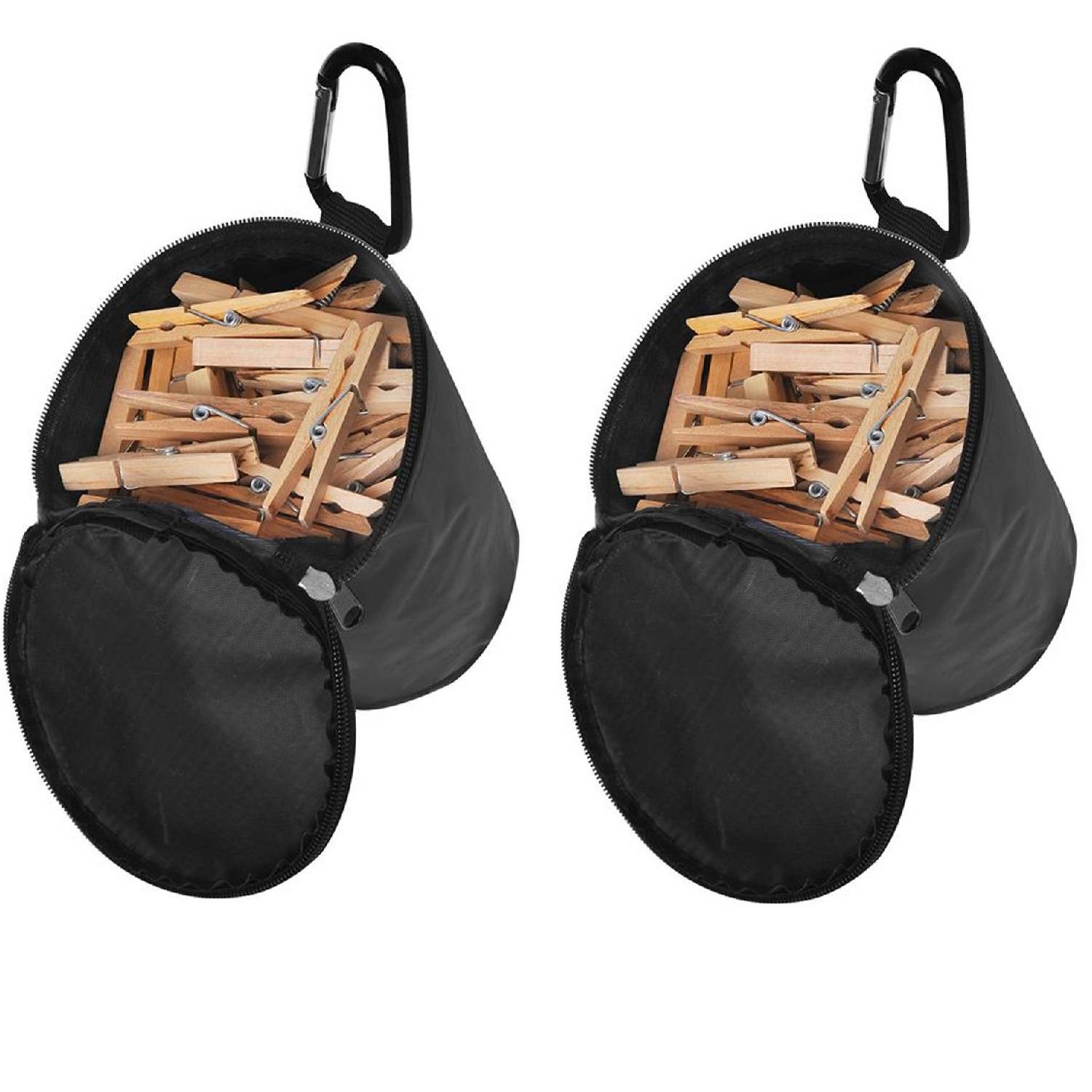 Zwei schwarze Netztaschen, gefüllt mit Holzwäscheklammern, jeweils mit einem Karabinerhaken zum Aufhängen.