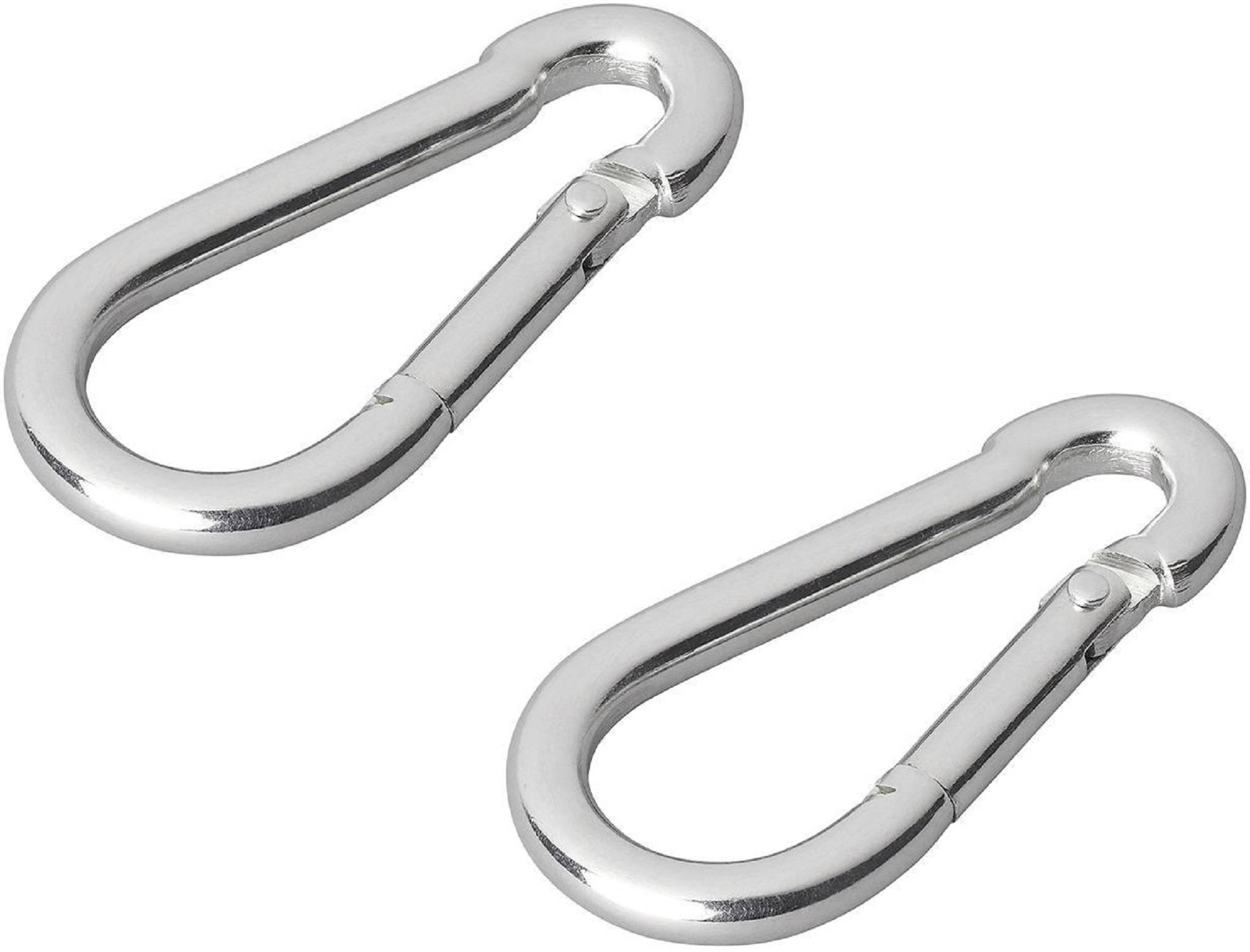 Zwei silberne Karabiner auf weißem Hintergrund, die deren Verschlussmechanismus zeigen.