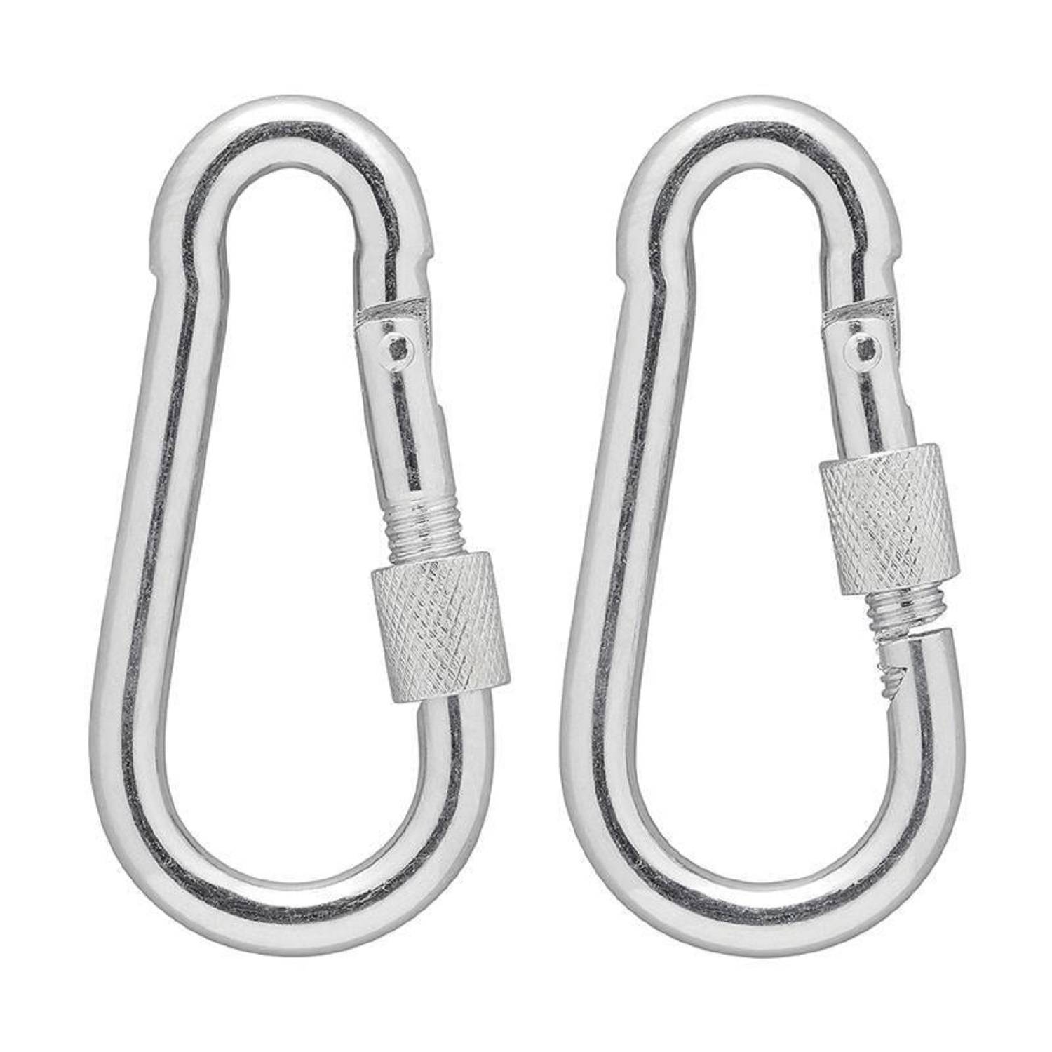 Zwei silberne Metallkarabiner mit Schraubverschluss zum sicheren Befestigen, verwendet beim Klettern oder zur Sicherung von Ausrüstung.