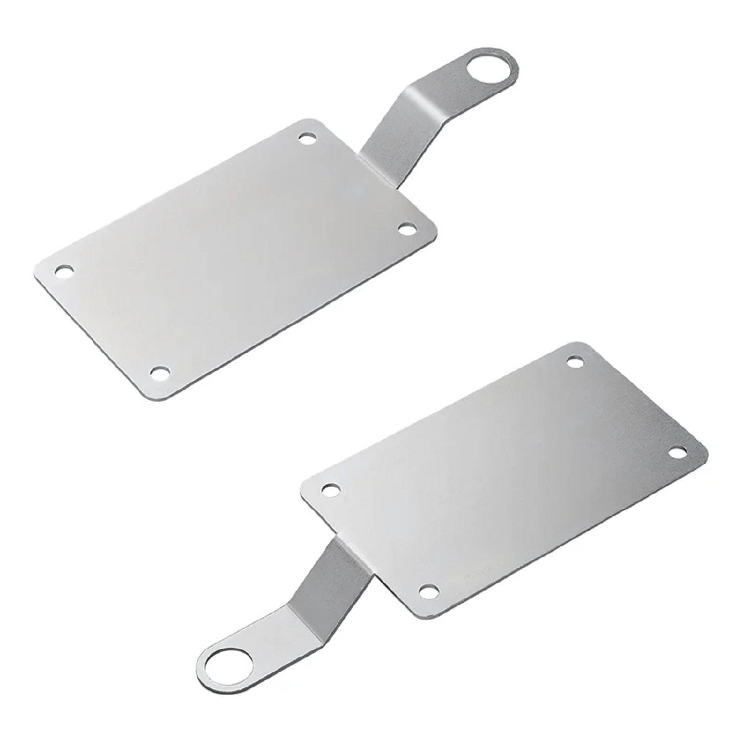 Zwei rechteckige Metallplatten mit Löchern in jeder Ecke und einem angeschweißten Halterungsträger, der von einer Kante absteht, vor einem weißen Hintergrund dargestellt.