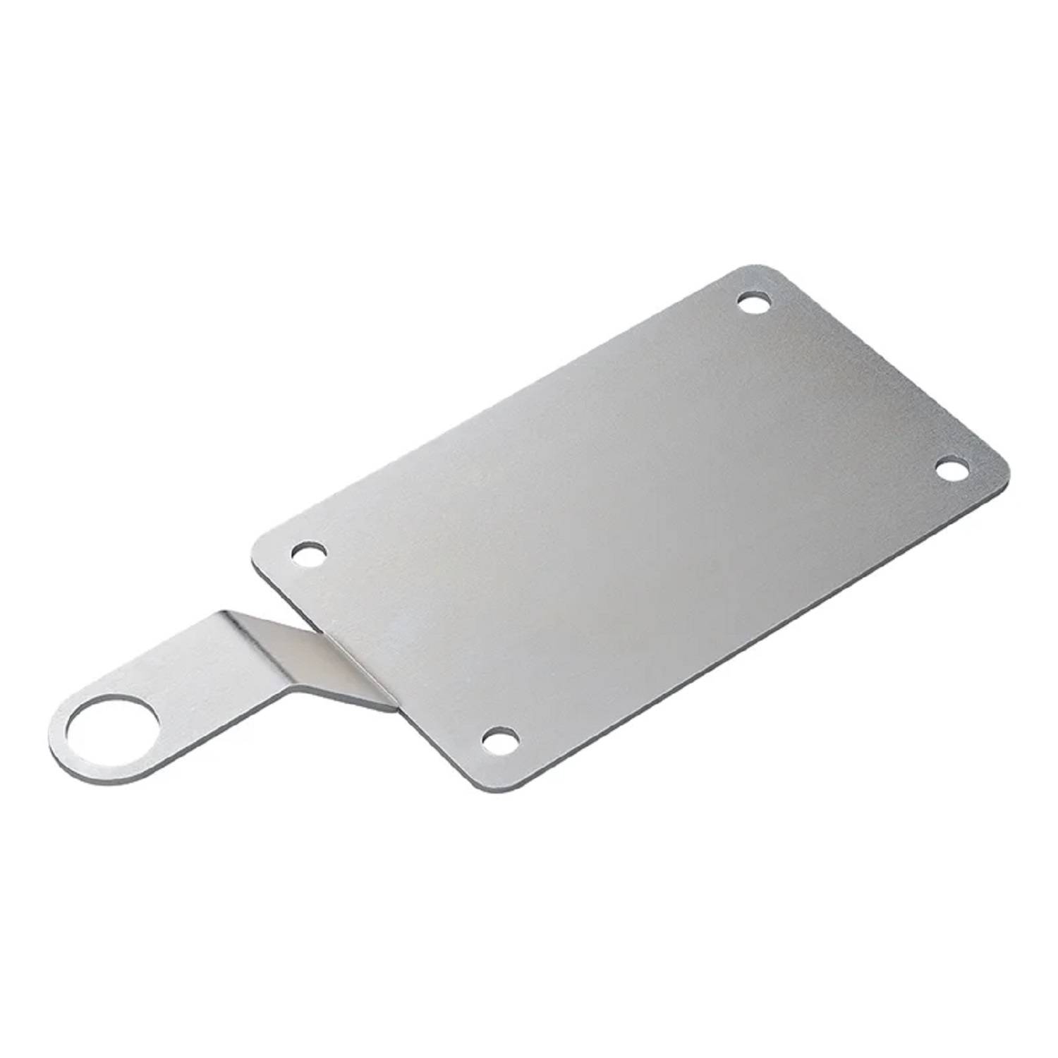 Ein flaches, rechteckiges Metallstück mit einem Griff und vier Löchern, wahrscheinlich als Werkzeug oder Schablone zum Ausrichten oder Befestigen verwendet.