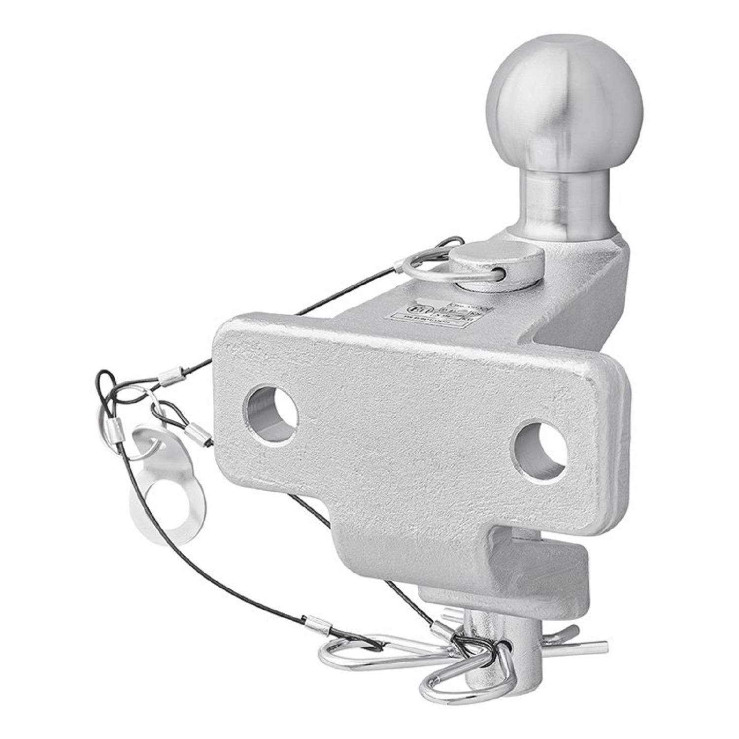 Eine silberne Anhängerkupplung mit einer Kugel und Sicherheitsketten, die für das Abschleppen von Fahrzeugen ausgelegt ist und eine sichere und robuste Konstruktion zeigt.