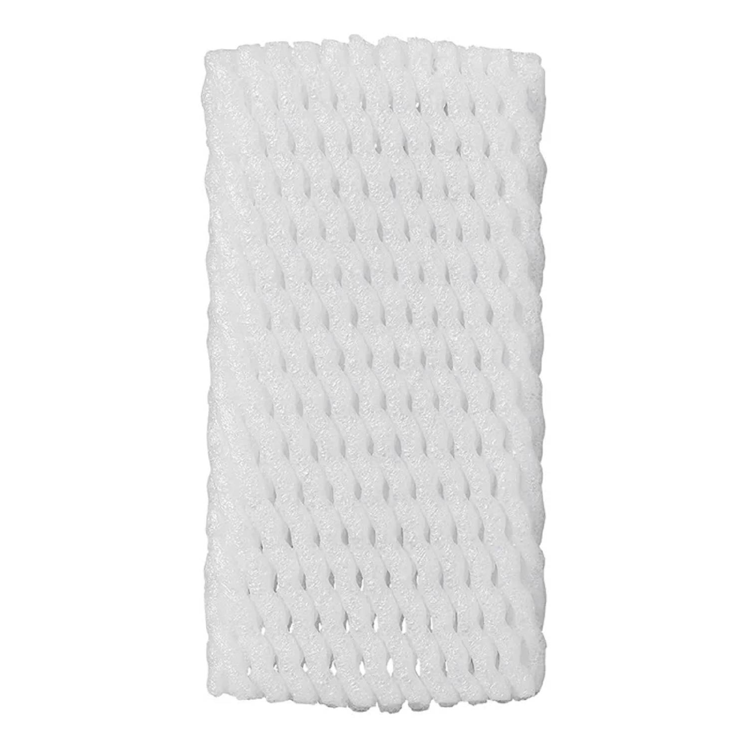 Eine weiße Schutzhülle oder ein Schutznetz aus Schaumstoffgeflecht, möglicherweise zum Schutz von Früchten oder zerbrechlichen Gegenständen während des Transports oder der Lagerung.