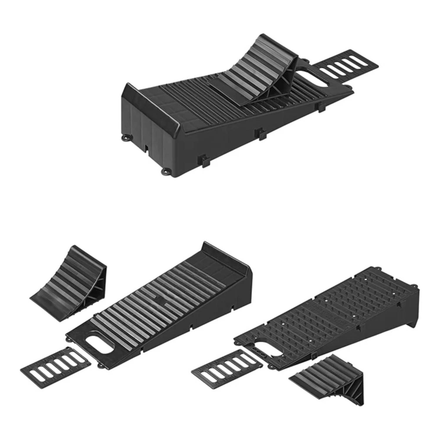 Schwarze Kunststoff-Autorampen, stapelbar und in verschiedenen Teilen mit Montageelementen. Geeignet für Automotive-Bereich oder Heimgarage.