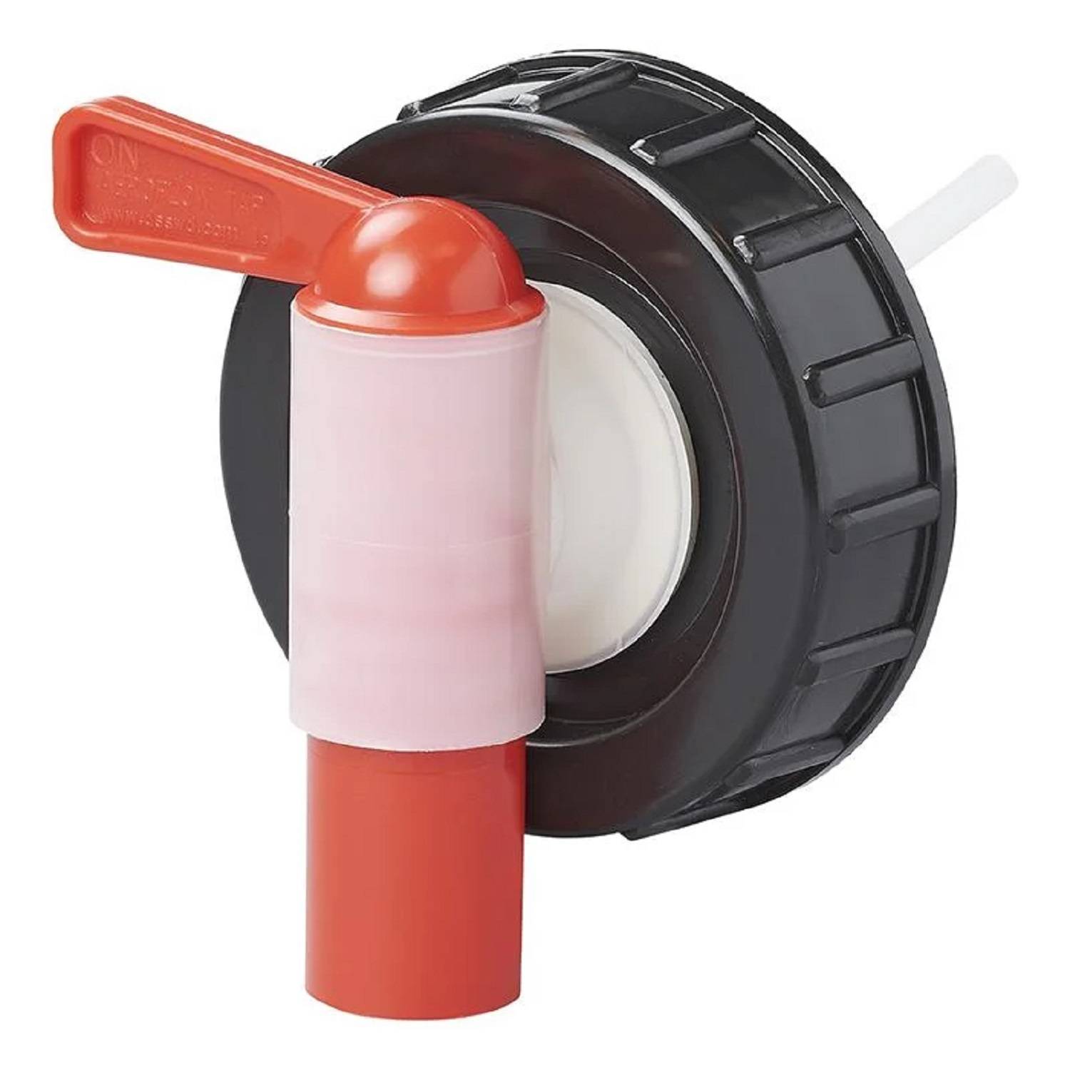 Ein rot-schwarzer Kunststoff-Zapfhahn mit einem Hebel zum Ausgießen von Flüssigkeiten, angebracht an einem großen Behälterdeckel.