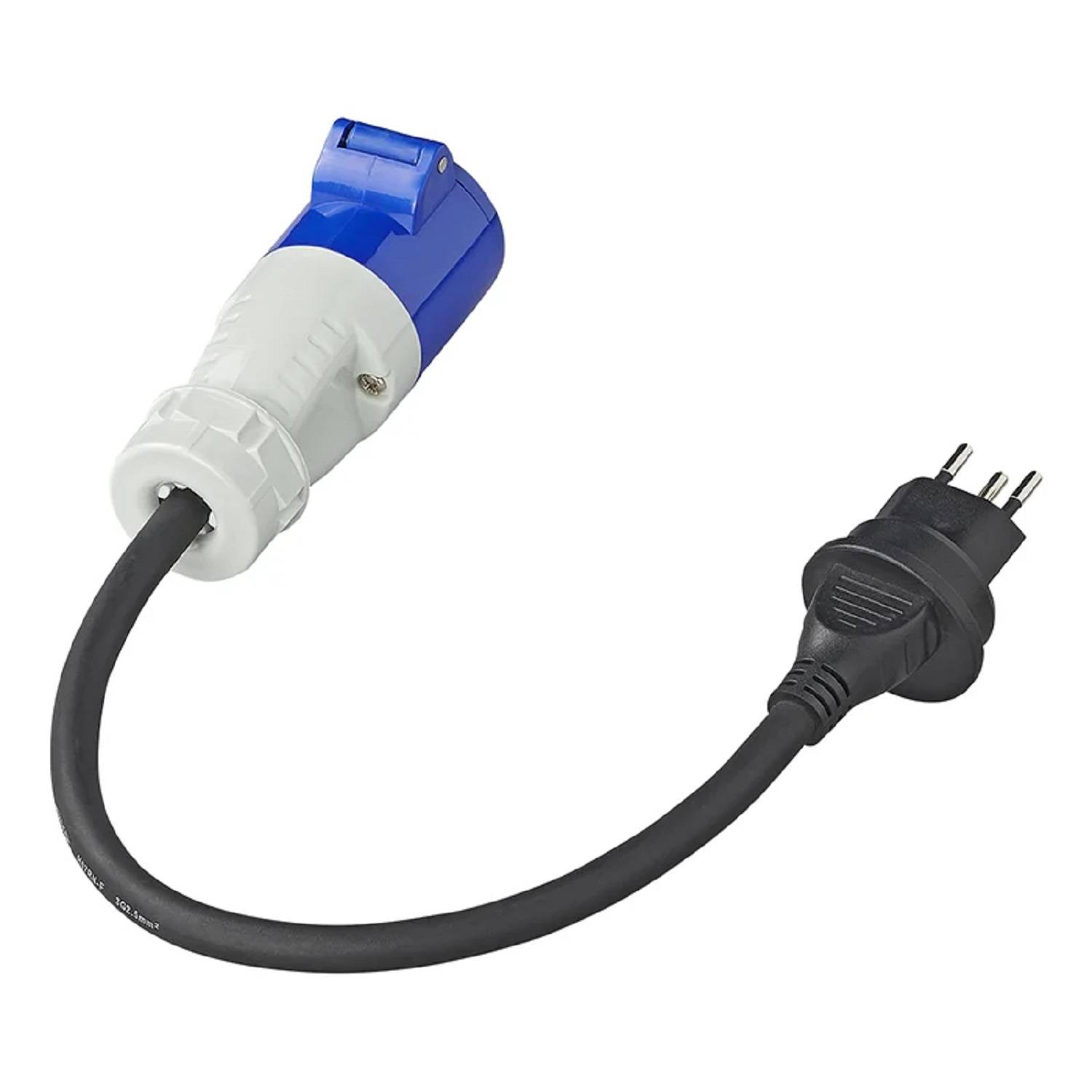 Ein blauer Industriestecker ist über ein kurzes schwarzes Kabel mit einem schwarzen europäischen Stecker verbunden, was eine Netzadapter-Verbindung veranschaulicht.