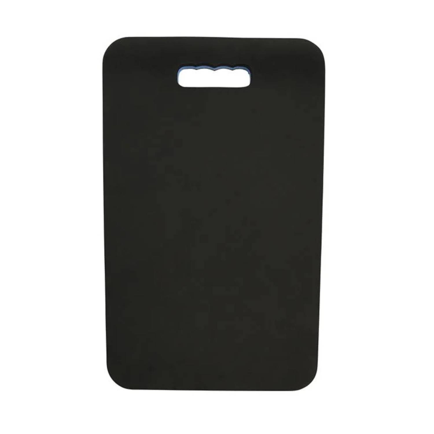 Ein schwarzes Schneidebrett in rechteckiger Form mit einem Griffschlitz am oberen Ende.