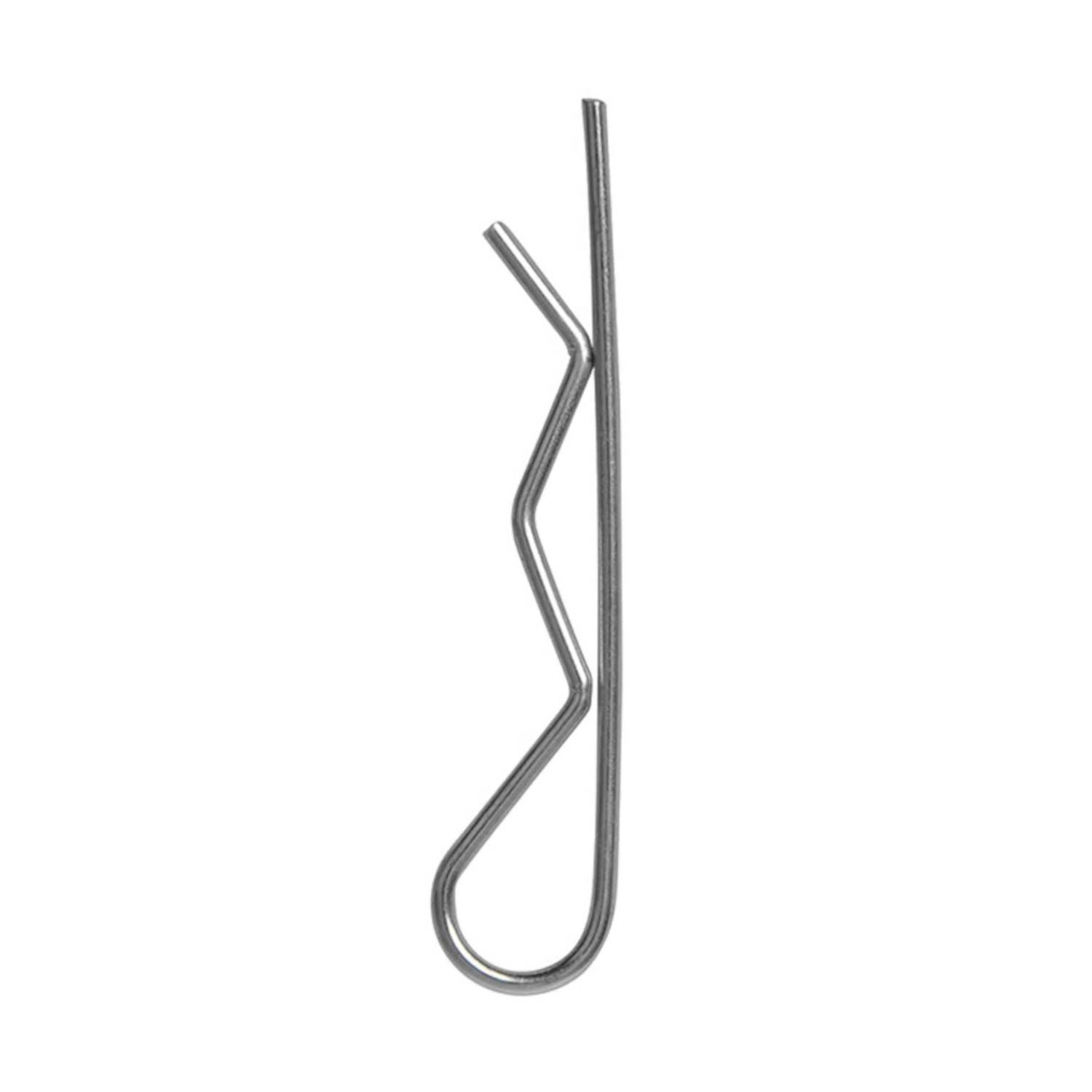 Eine in Form gebogene Metallsicherheitsnadel, auf weißem Hintergrund freigestellt.