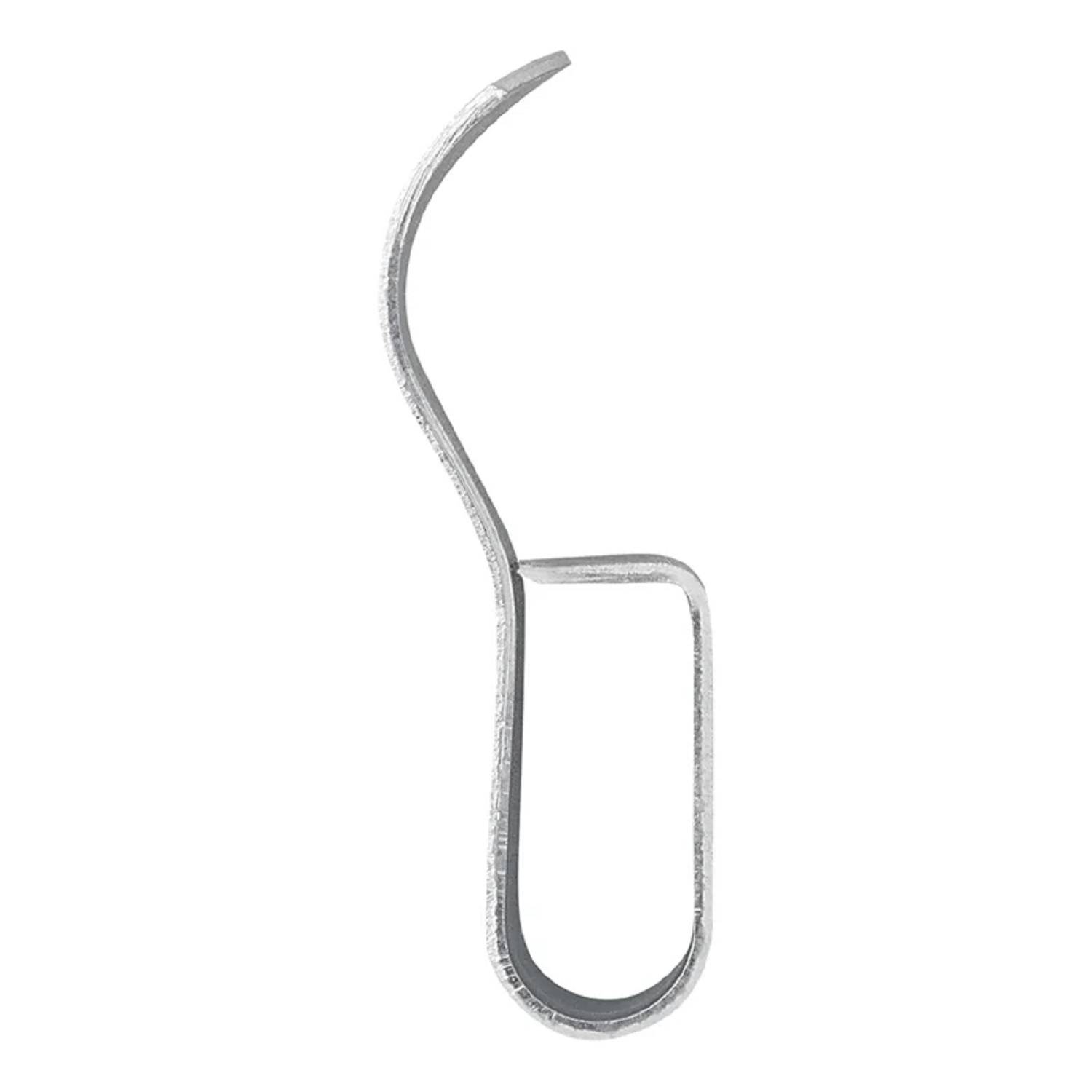 Ein gekrümmter, metallischer Haken mit einem länglichen, geschlungenen Griff, möglicherweise ein Werkzeug oder Utensil, auf weißem Hintergrund isoliert.