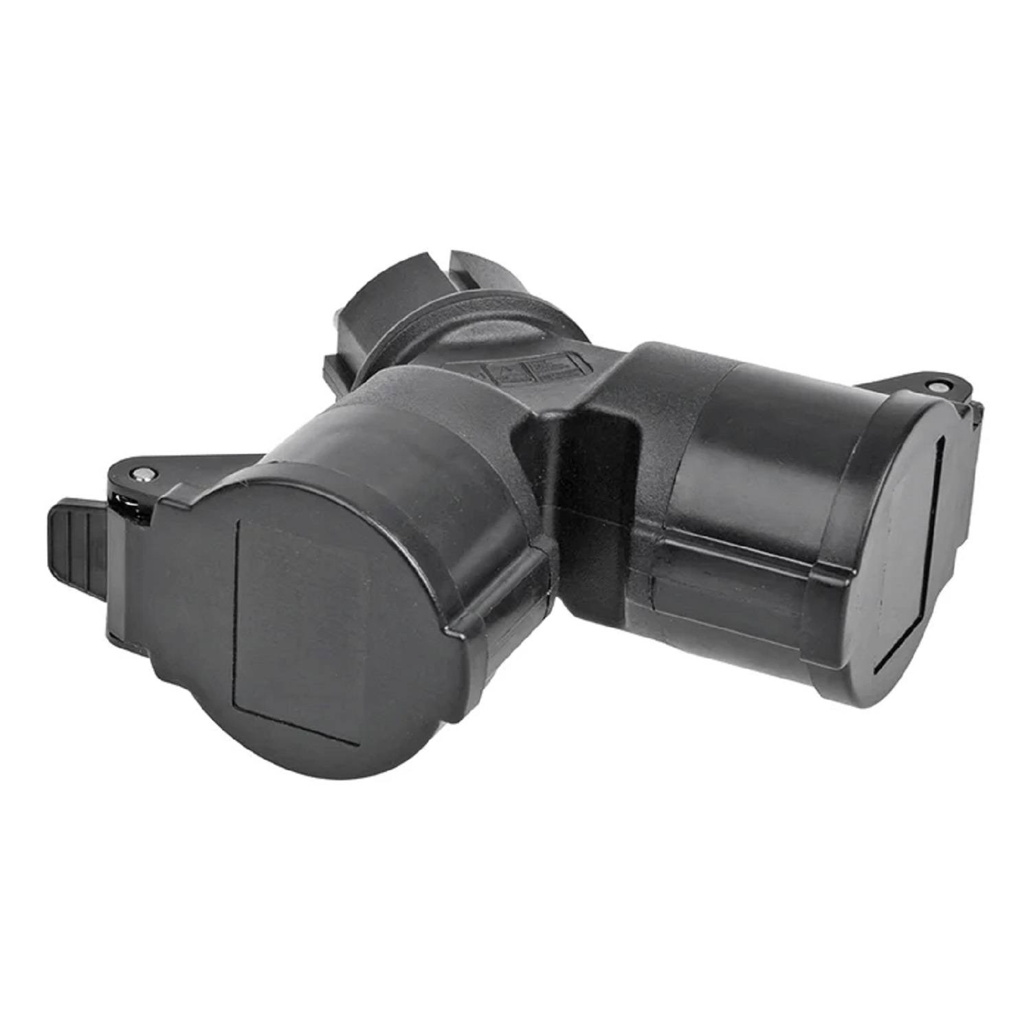 Ein schwarzes Automobilbauteil mit zylindrischen Formen und flachen Oberflächen, höchstwahrscheinlich ein Sensor oder elektronisches Bauteil, auf einem einfarbigen weißen Hintergrund.