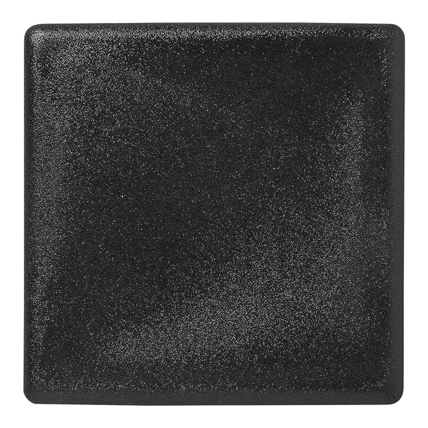 Eine quadratische, strukturierte schwarze Fliese, möglicherweise für Boden- oder Wanddekoration verwendet, mit einer leicht körnigen Oberfläche.