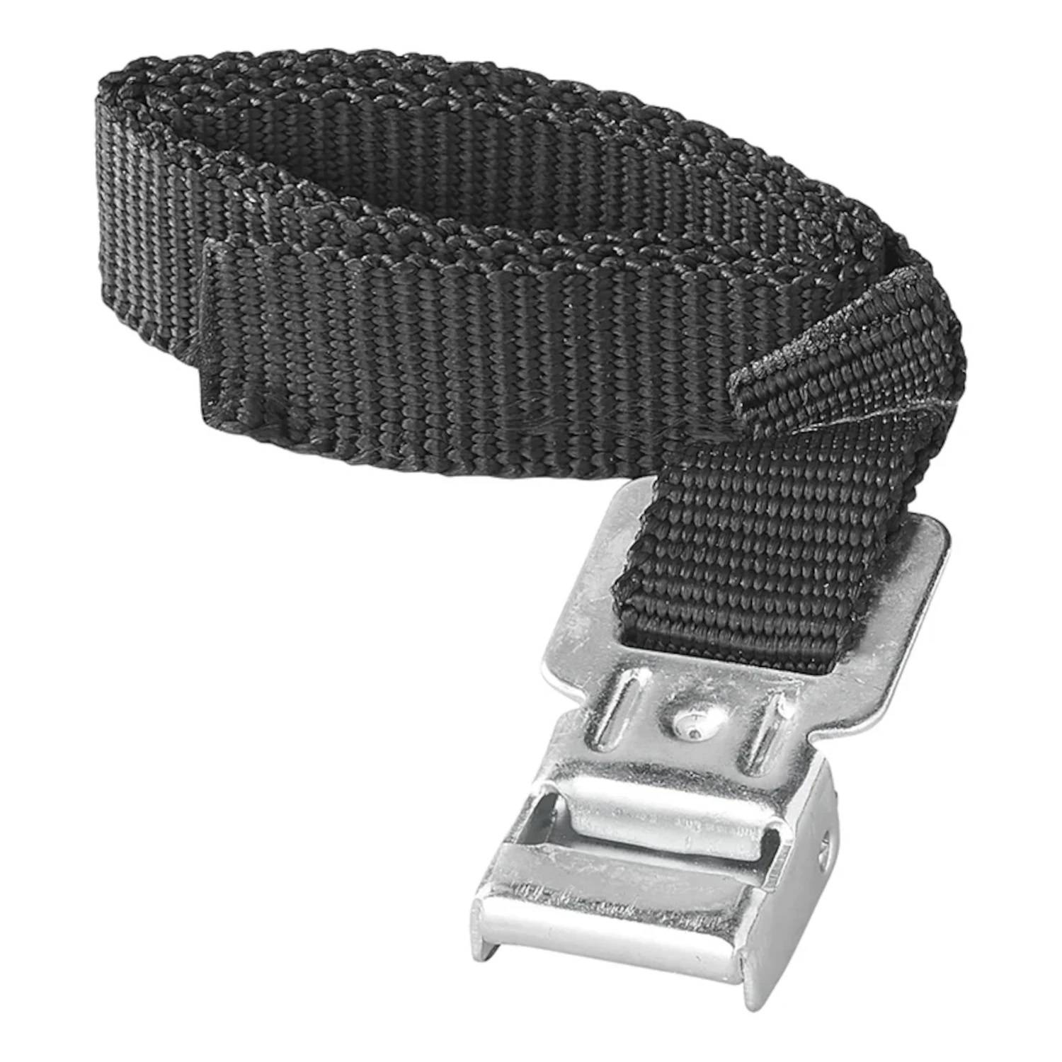 Ein schwarzer Nylonriemen mit einer Metallschnalle, der häufig zum Befestigen von Gegenständen verwendet wird, dargestellt vor einem schlichten weißen Hintergrund.