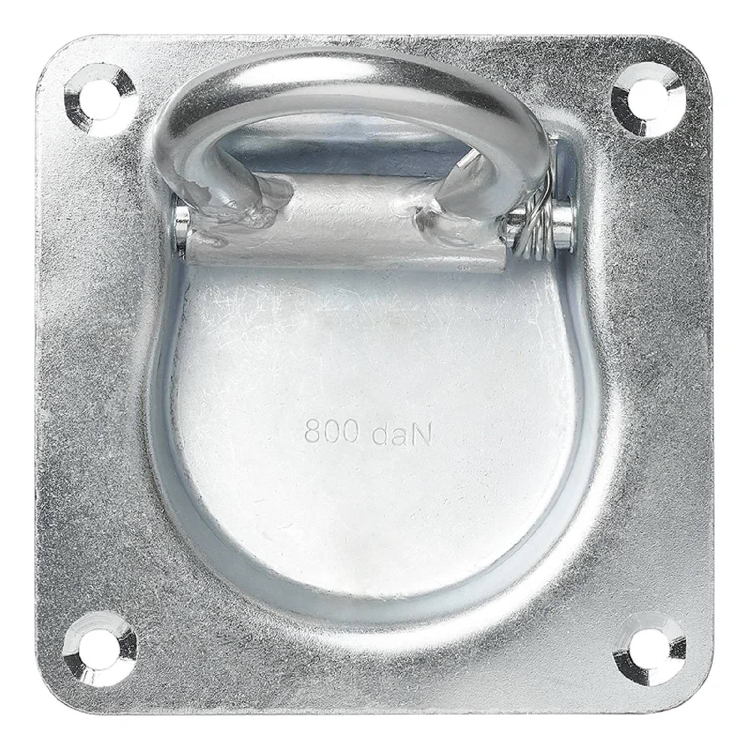 Eine Metallhalterung mit rückversetzter D-Ring Befestigungsöse, ausgestattet mit einer Lastkapazitätsmarkierung von '800 daN', die einen kreisförmigen Ring zeigt, der mit vier Schrauben gesichert ist.