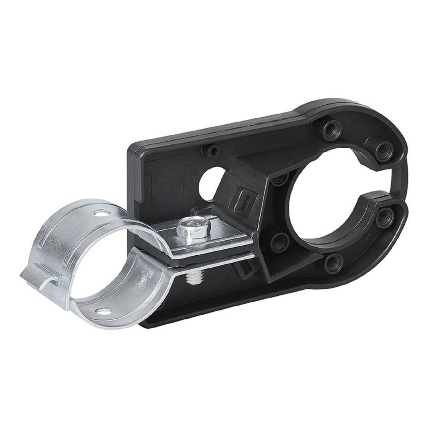 Schwarze und silberne Rohrmontagehalterung mit einer kreisförmigen Öffnung und verstellbarer Klemmvorrichtung, die zur Befestigung von Rohren an Oberflächen verwendet wird.