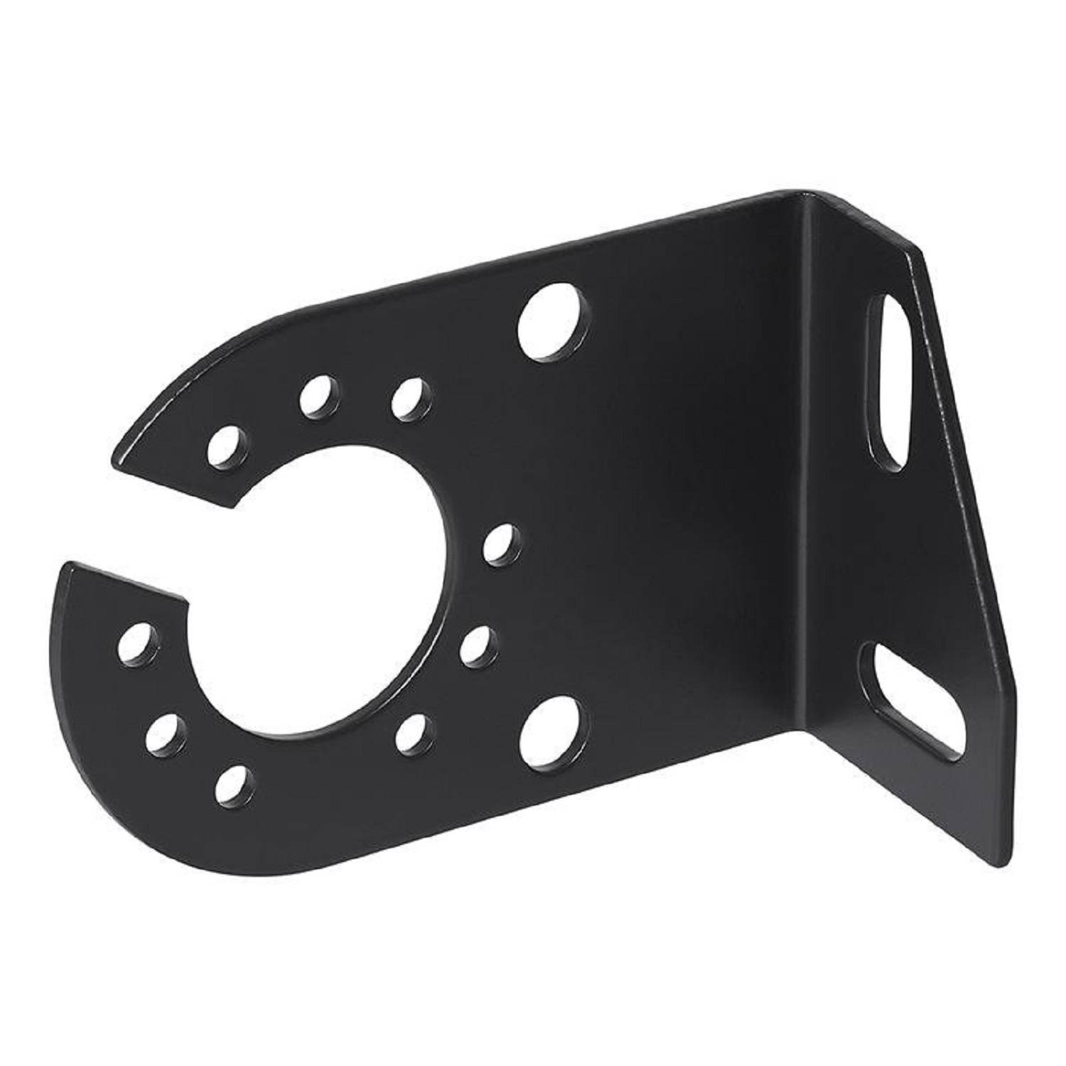 Eine schwarze Metallhalterung mit mehreren Löchern unterschiedlicher Größen, entwickelt zum Befestigen oder Stützen von Komponenten, vor einem neutralen Hintergrund.