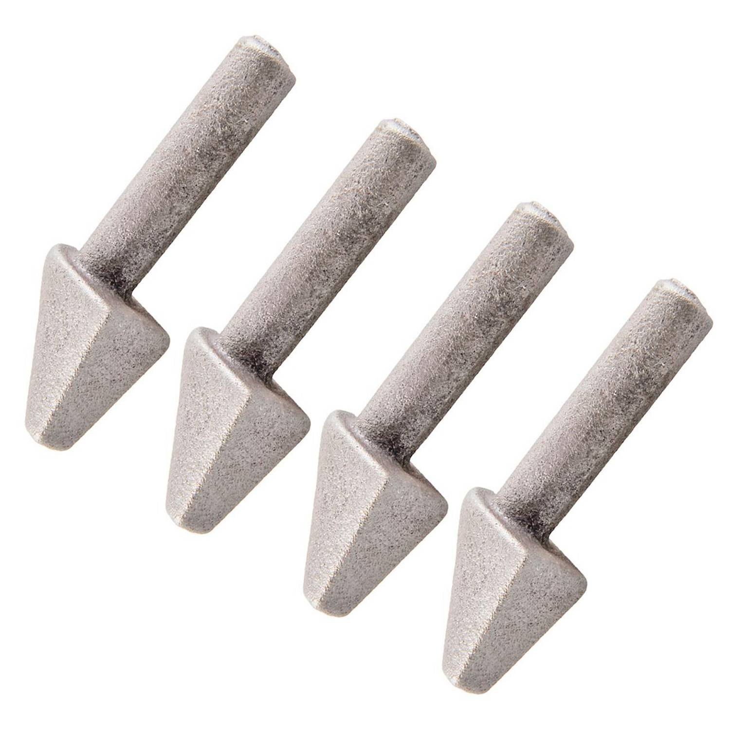 Vier silberne, metallische pfeilförmige Objekte mit spitzen Spitzen und zylindrischen Basen, die in einer Linie angeordnet sind.