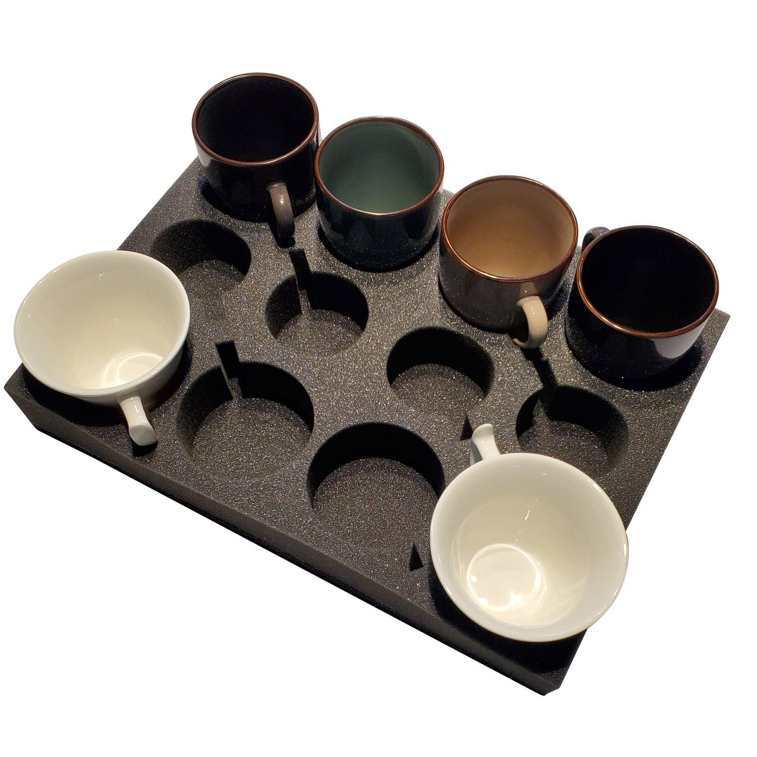 Fünf Kaffeetassen in verschiedenen Farben sind in einem Schaumstoffhalter mit Platz für neun Tassen platziert.