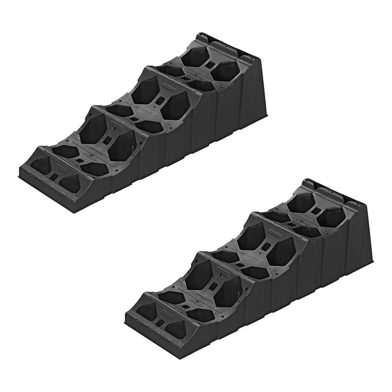 Zwei schwarze Kunststoff-Autorampen mit gestuftem Design zum Anheben von Fahrzeugen während Wartungsarbeiten.