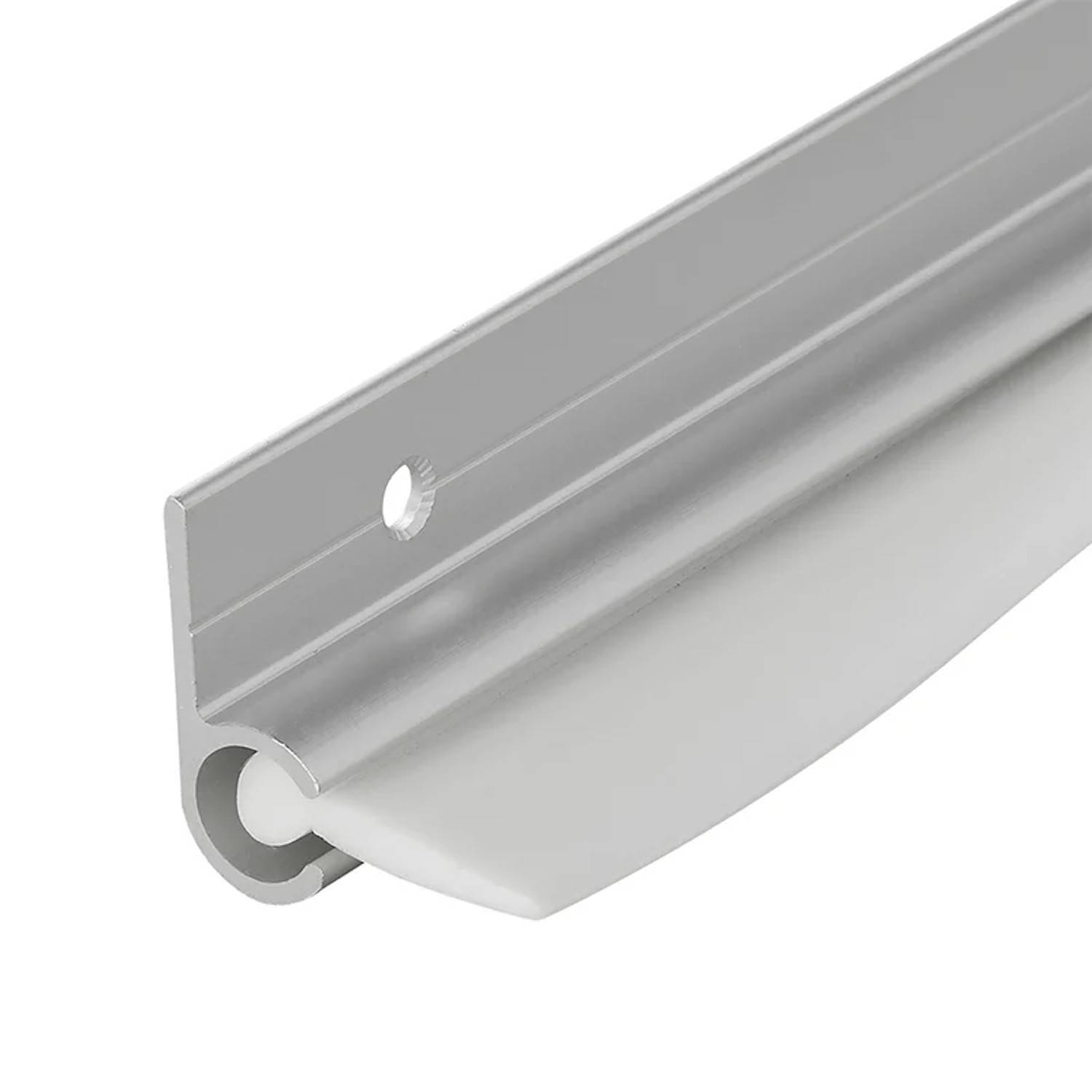 Ein silberner Metallabzieher mit elegantem Design, ausgestattet mit einer Klinge und einem Loch zum Aufhängen. Ideal zum Reinigen glatter Oberflächen.