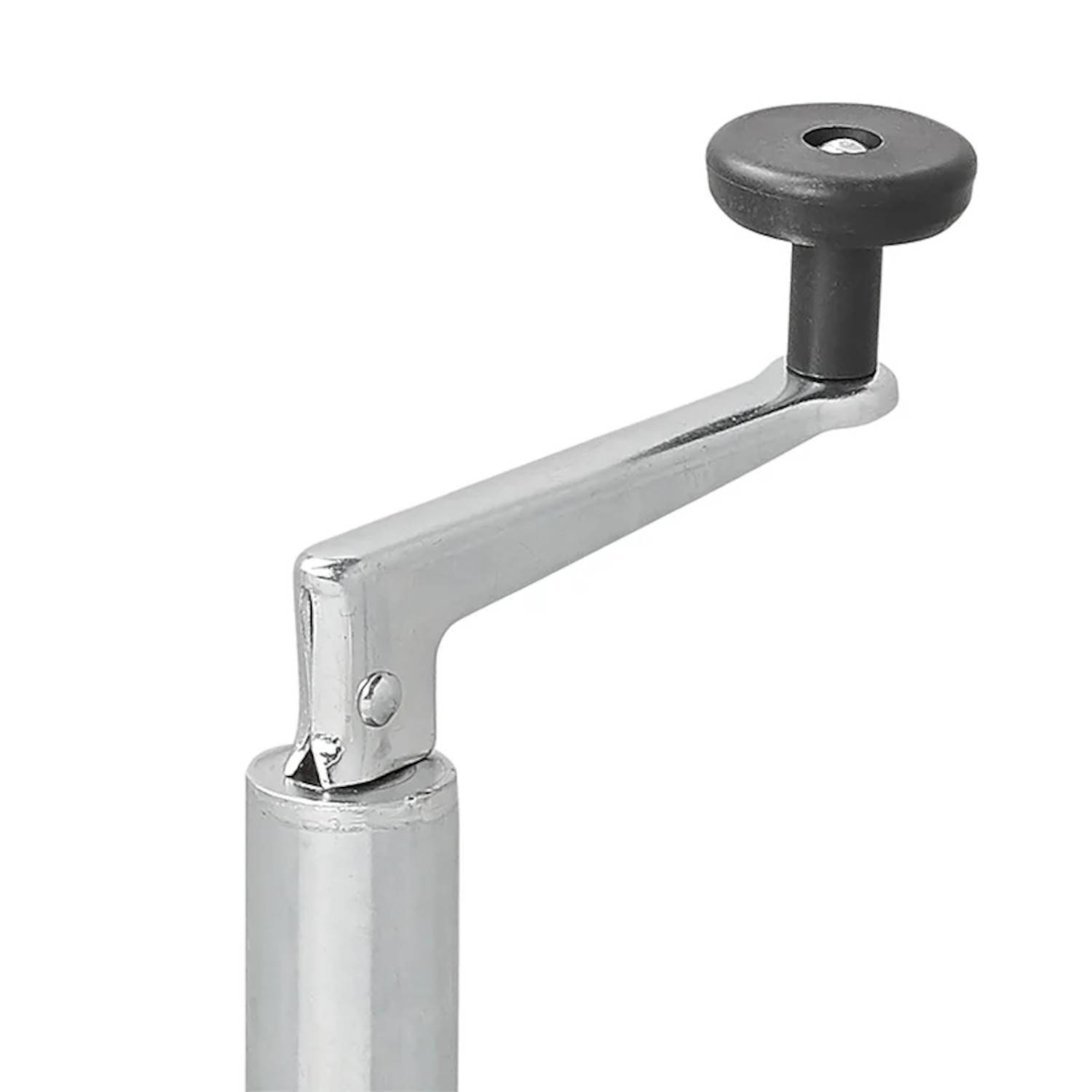 Eine silberne Handbohnenmühle mit einem schwarzen Griff vor weißem Hintergrund.