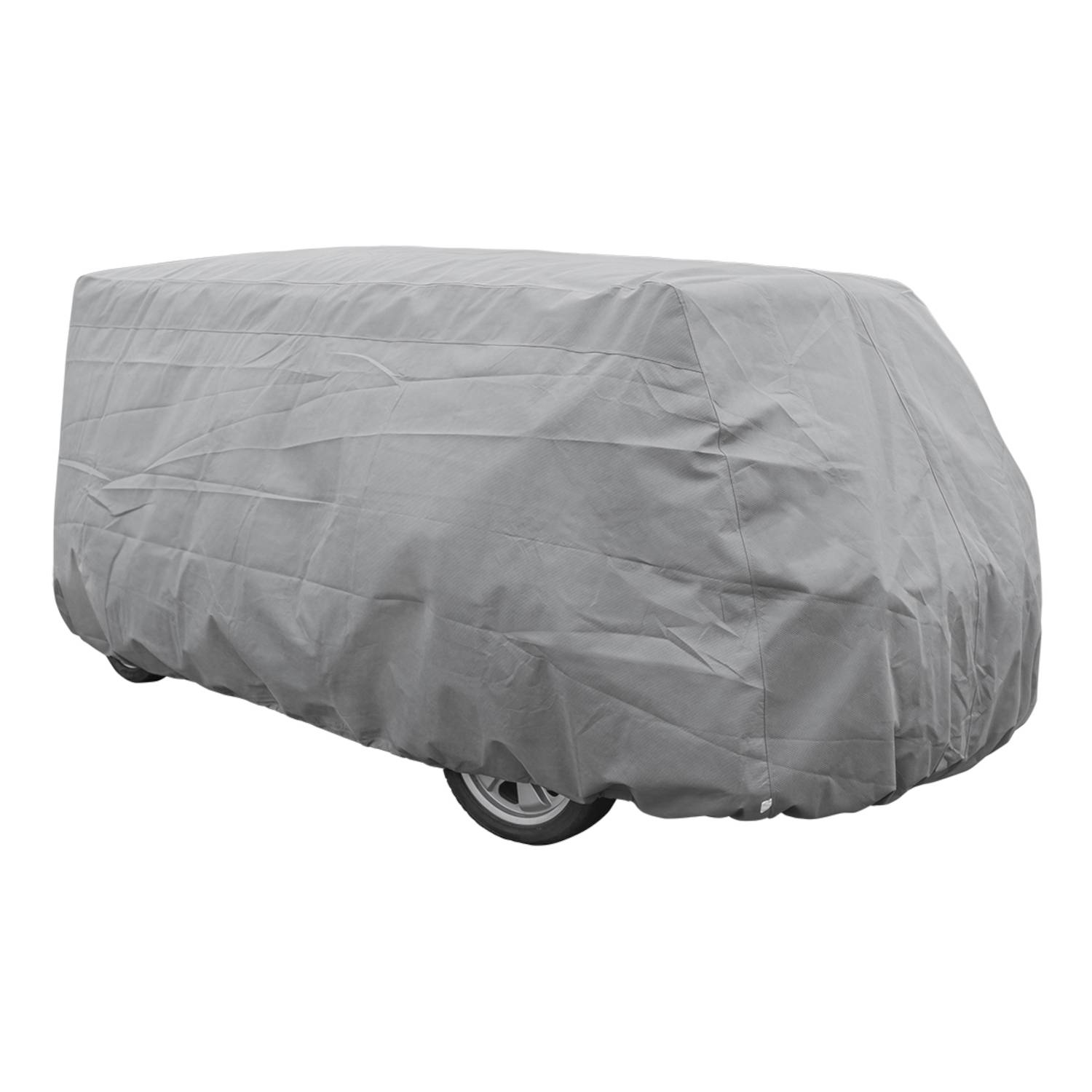 Ein Fahrzeug ist vollständig mit einer grauen Schutzabdeckung verhüllt, die es vor äußeren Einflüssen schützt. Nur die Räder sind teilweise sichtbar.