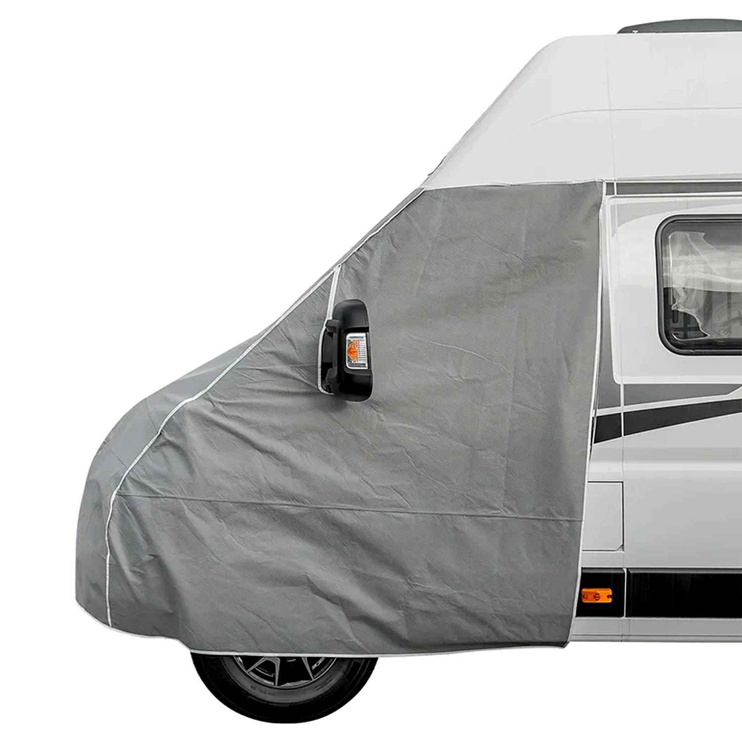 Ein weißes Fahrzeug, das mit einer grauen Schutzplane bedeckt ist und nur einen Seitenspiegel und einen Teil des Fensters sichtbar lässt. Das Design ist aerodynamisch.