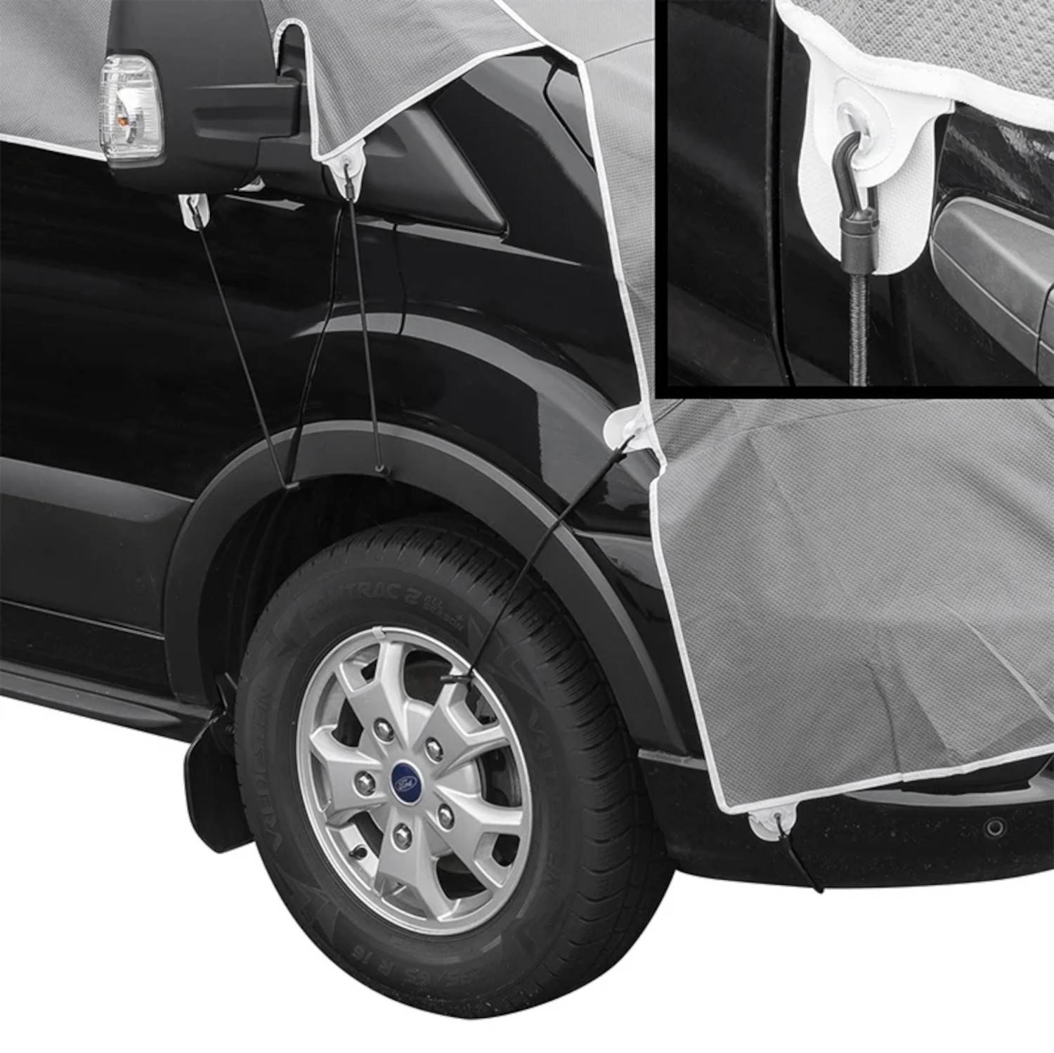 Ein Transporter mit einer Abdeckung, die mit verstellbaren Haken an Ort und Stelle gesichert wird. Die Detailansicht zeigt einen Haken, der die Abdeckung am Fahrzeug befestigt.