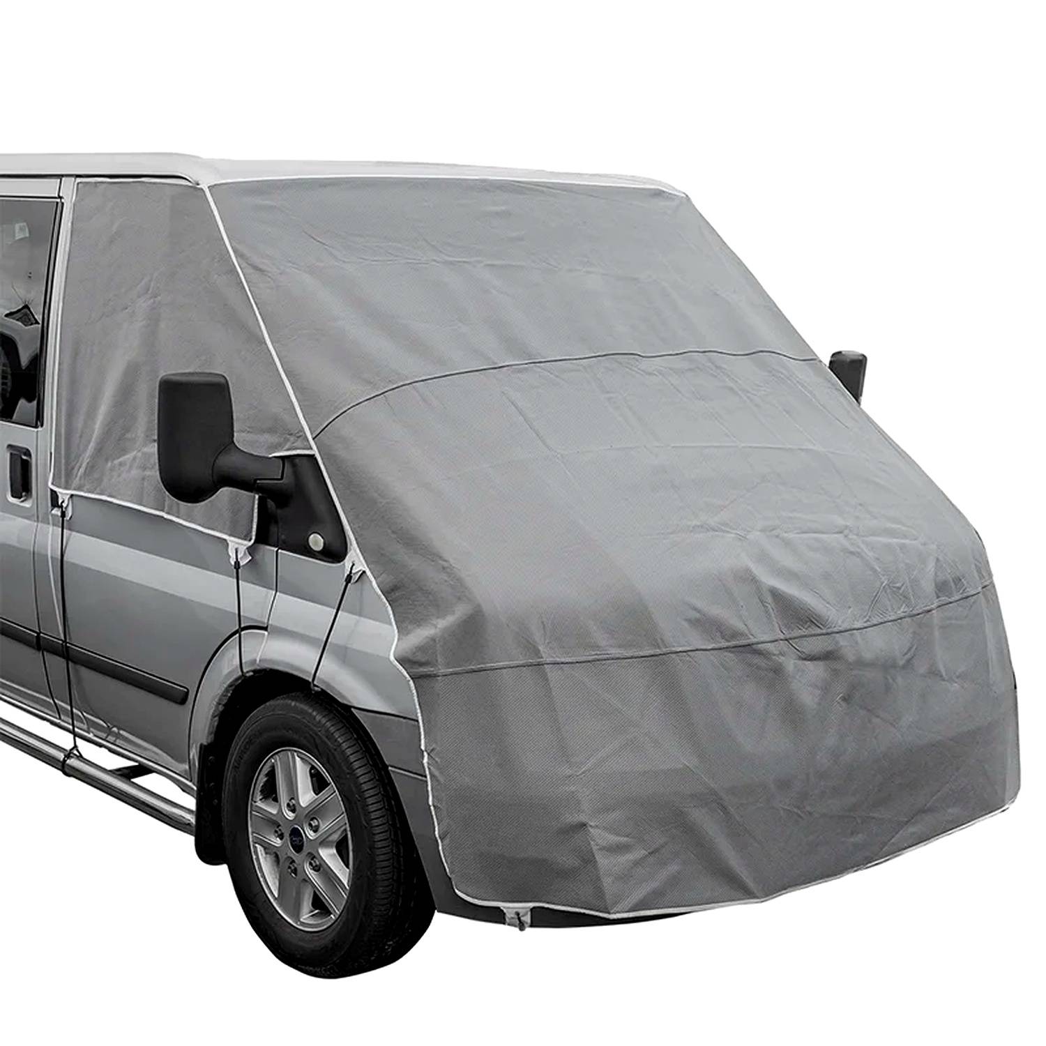 Ein silberner Van mit einer grauen Schutzabdeckung über der Windschutzscheibe, die die Windschutzscheibe und die Seitenspiegel verdeckt.