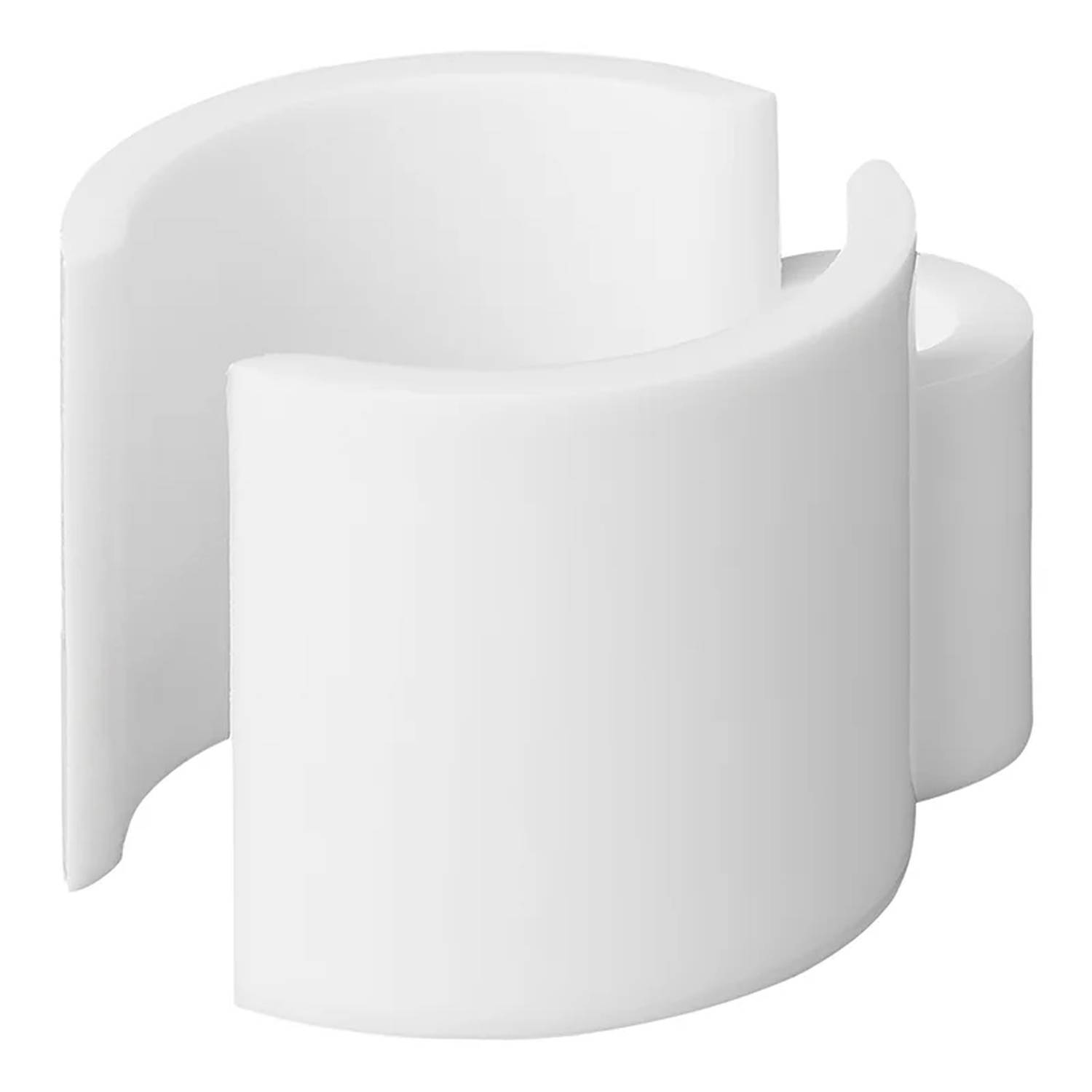 Ein weißes, gekrümmtes, zylindrisches Objekt mit glatter Oberfläche, das einen Viertelkreis-Ausschnitt aufweist und wie ein modernes Skulptur- oder Designstück aussieht.