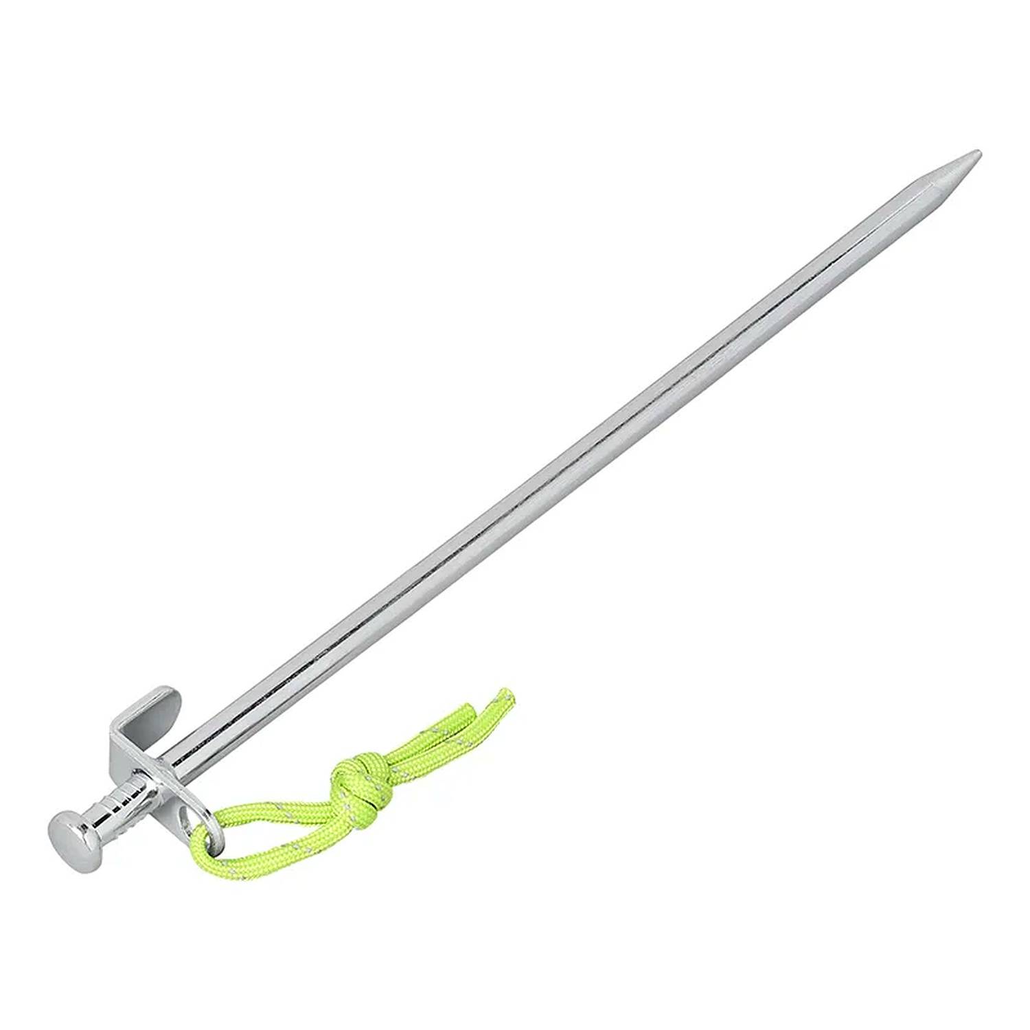 Ein Zeltheringe aus Metall mit einer spitzen Spitze und einem Haken, versehen mit einer leuchtend grünen Schnur, die durch ein Loch an der Oberseite gezogen ist, um ihn leicht herausziehen zu können.