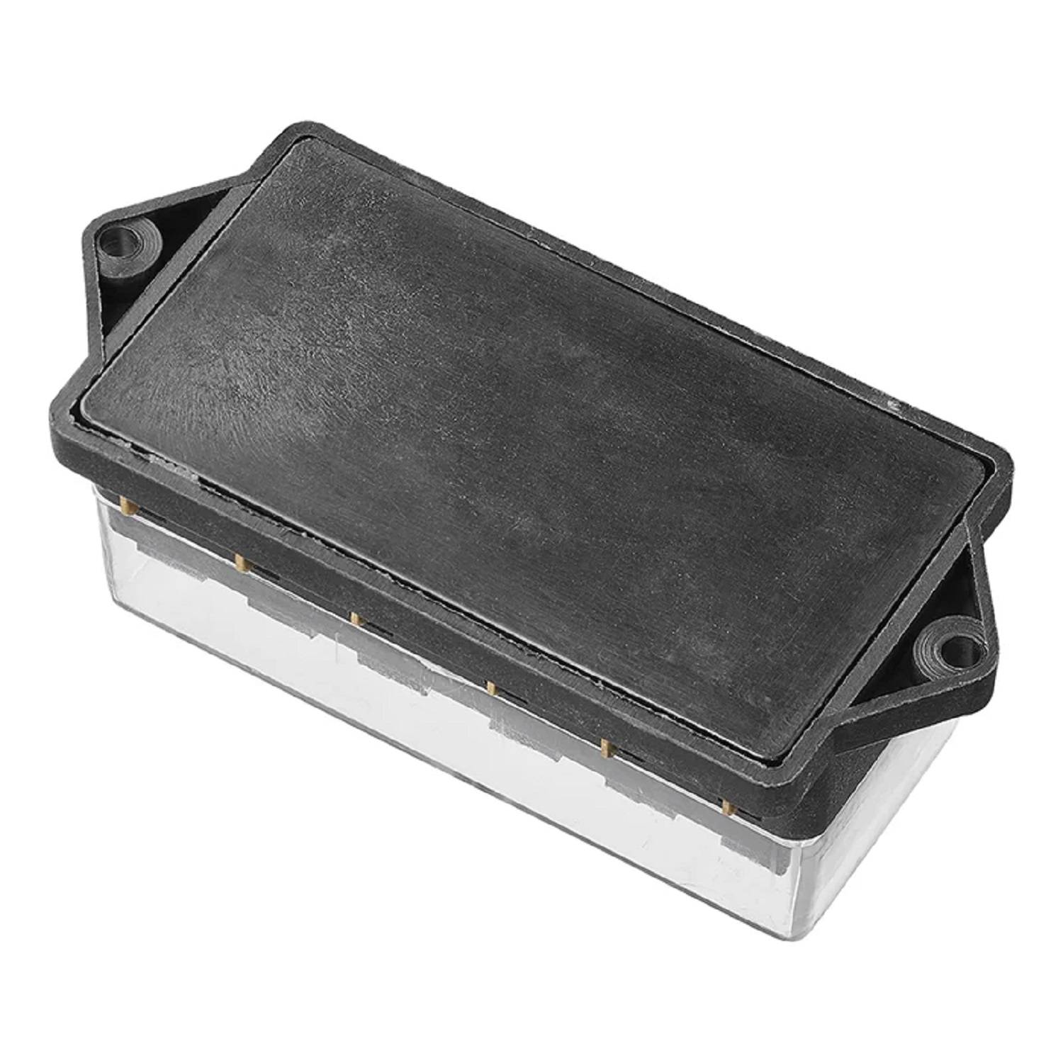 Eine schwarze, rechteckige, geschlossene elektronische Komponente mit Befestigungslöchern an jeder Ecke. Sie hat ein metallisches Gehäuse und wirkt robust.