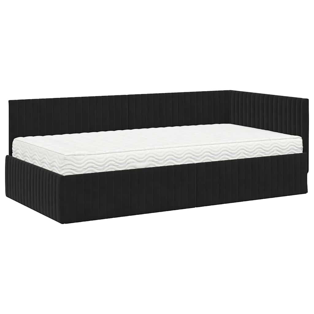 Ein modernes, schwarzes gepolstertes Tagesbett mit einer weißen Matratze. Das Design zeichnet sich durch ein elegantes, geripptes Muster an Rückseite und Seiten aus.