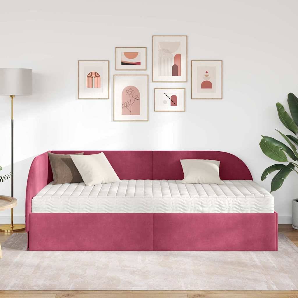 Ein modernes Wohnzimmer präsentiert ein rosa Sofa, abstrakte Kunst an der Wand, eine Stehlampe und eine Zimmerpflanze, die eine gemütliche Ästhetik schaffen.